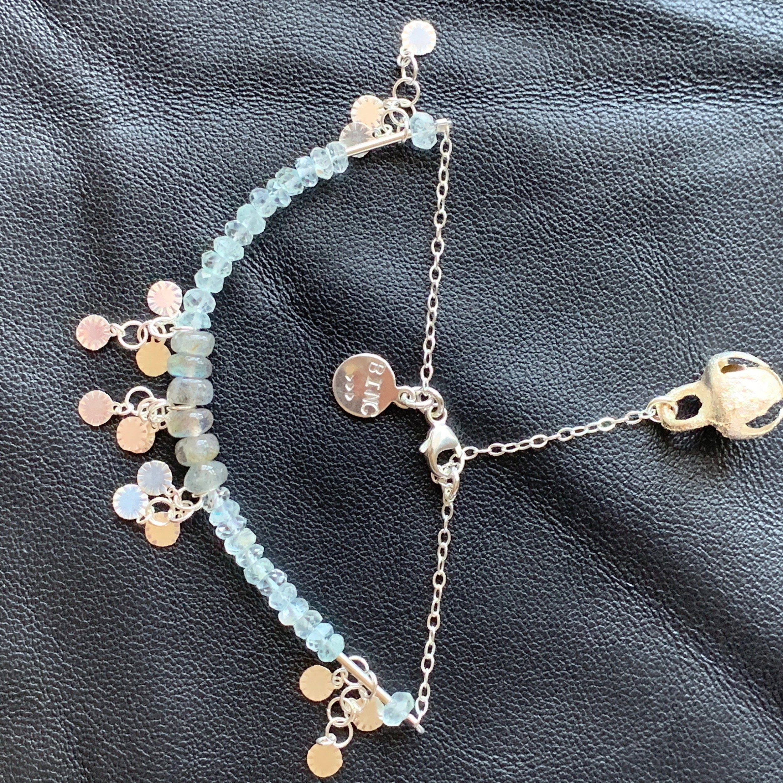 COMMUNICATION (I express) Bracelet Front View