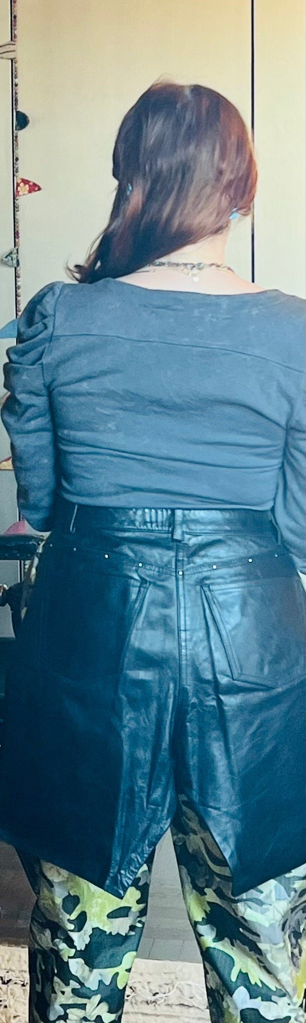 TRUCKER Attachable Pockets Model Wearing From The Back