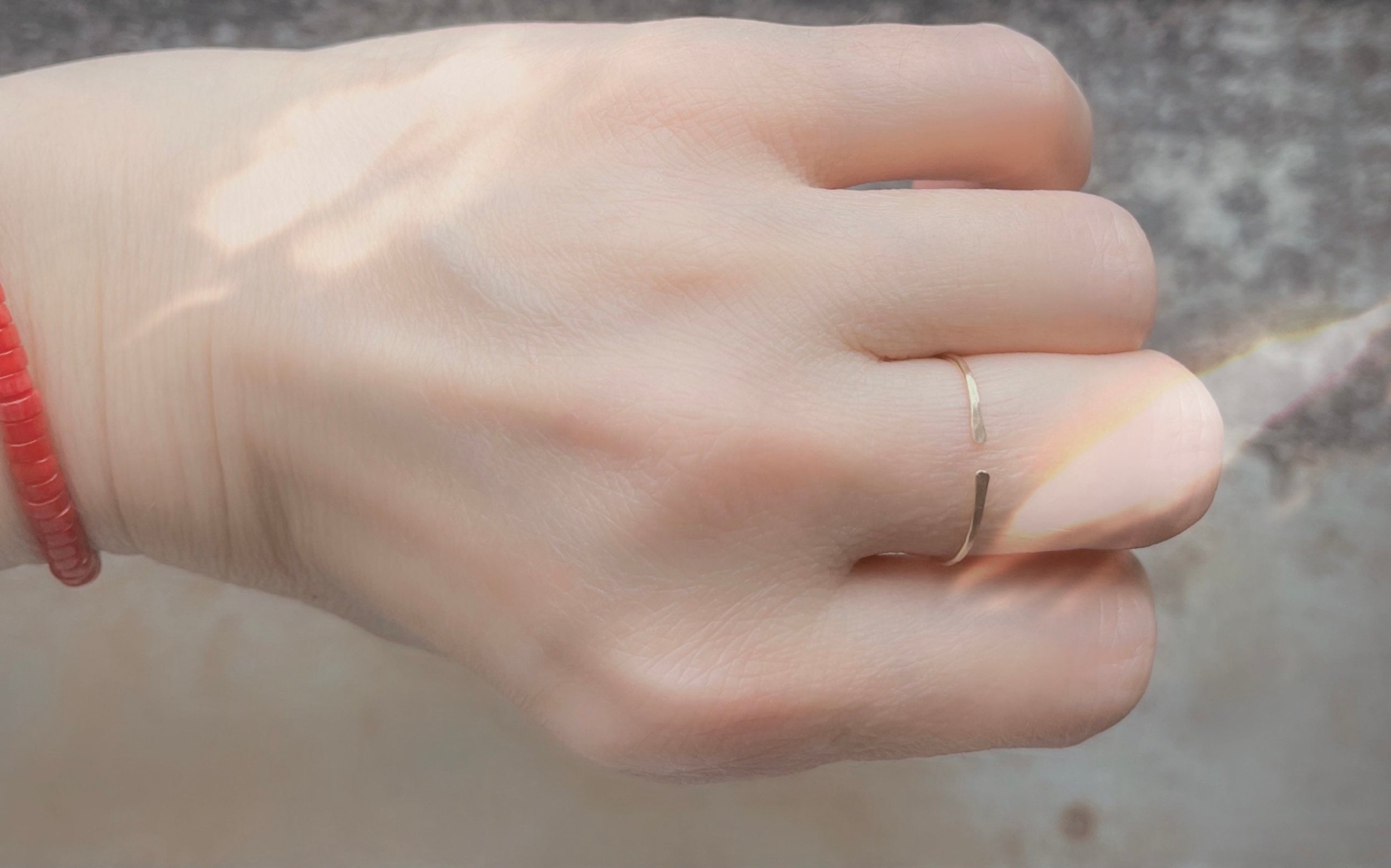 KAI Split Ring Model Wearing On Finger