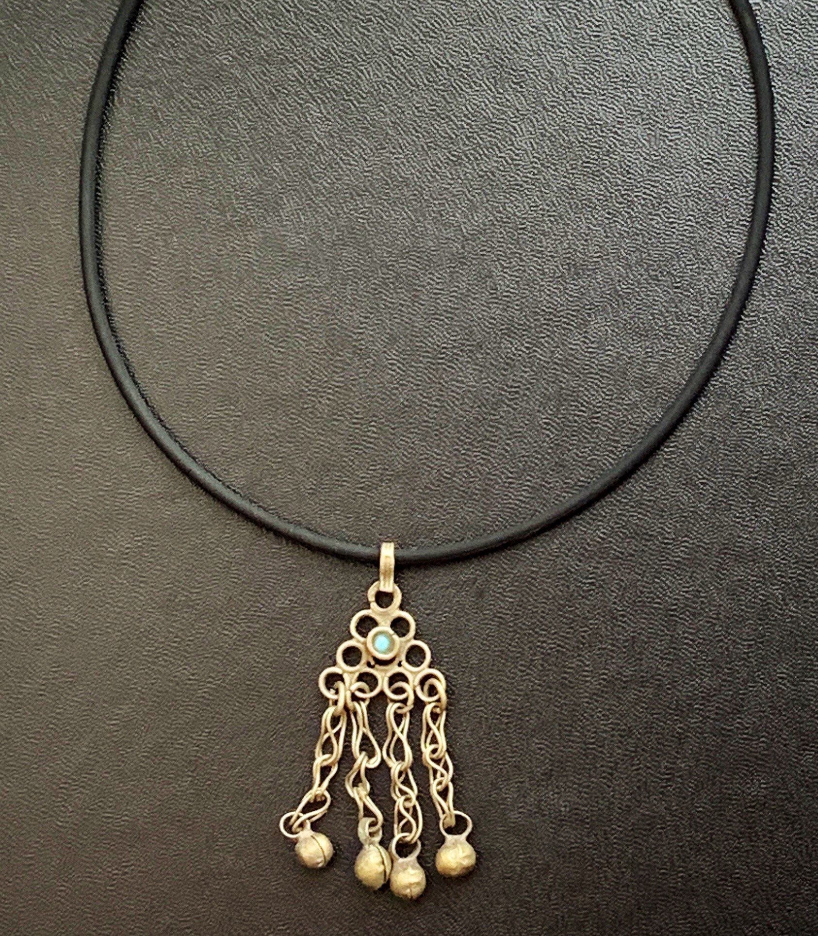 HOLLISTER Antique Pendant Necklace Top View