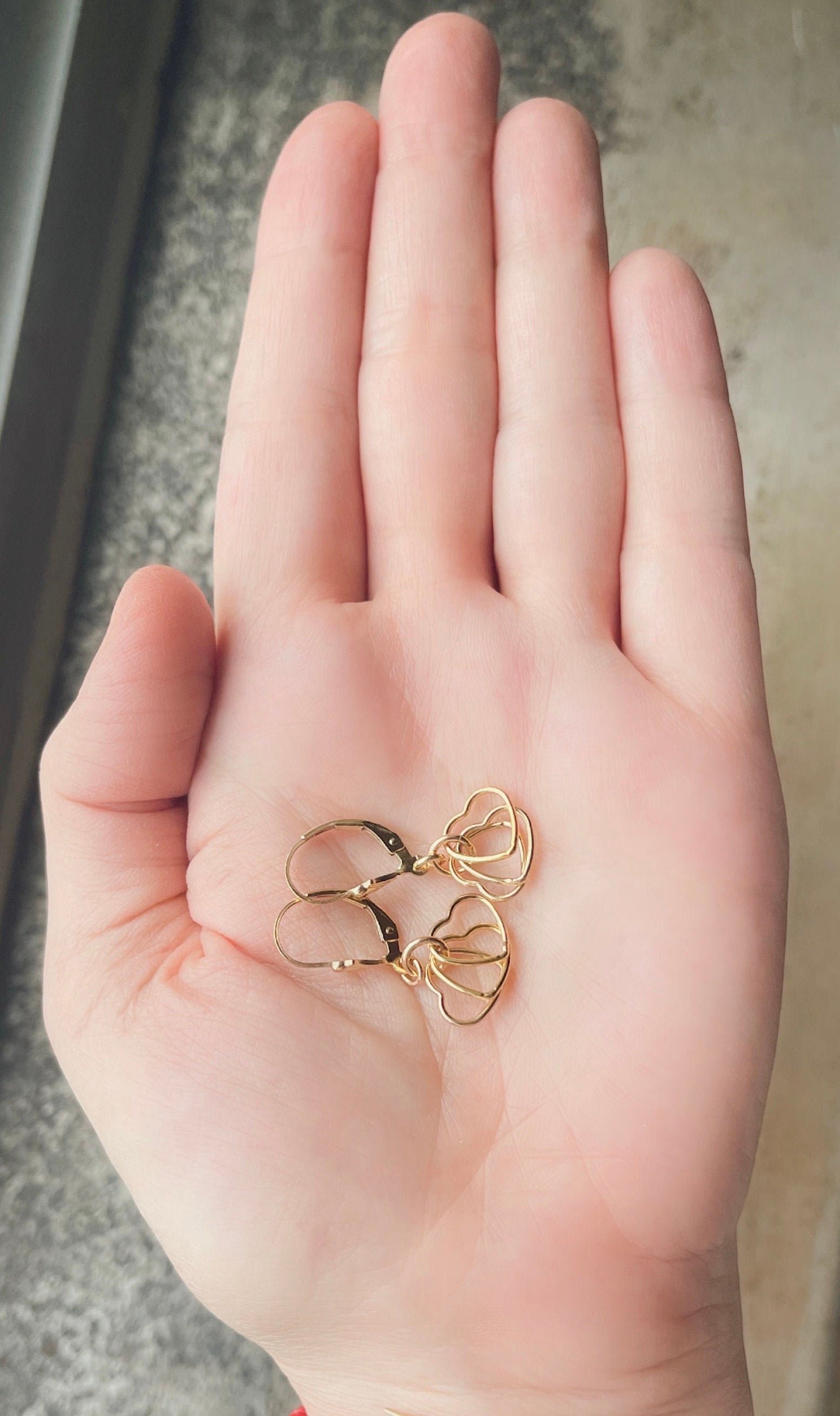 ARIELLA Earrings Holding In Hand