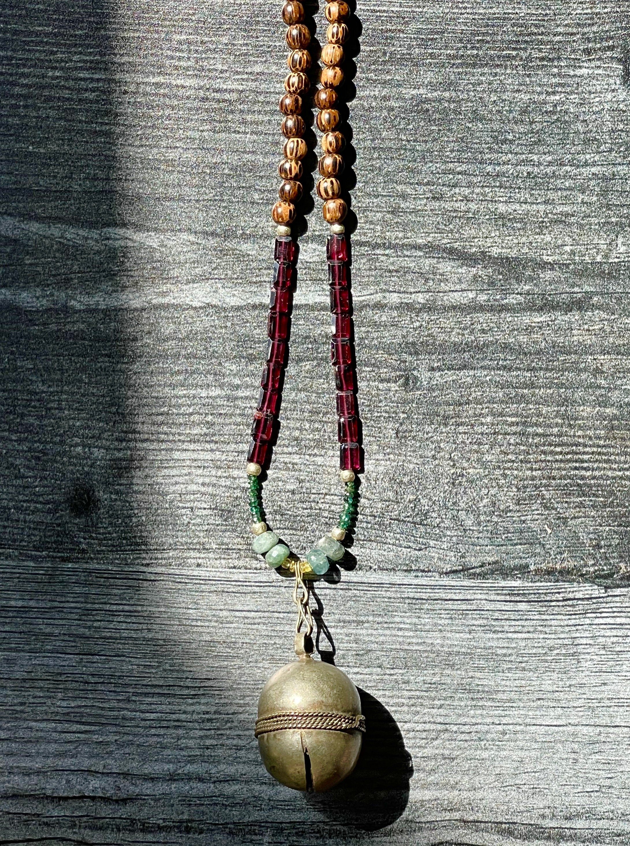 GLENN Necklace Hanging View