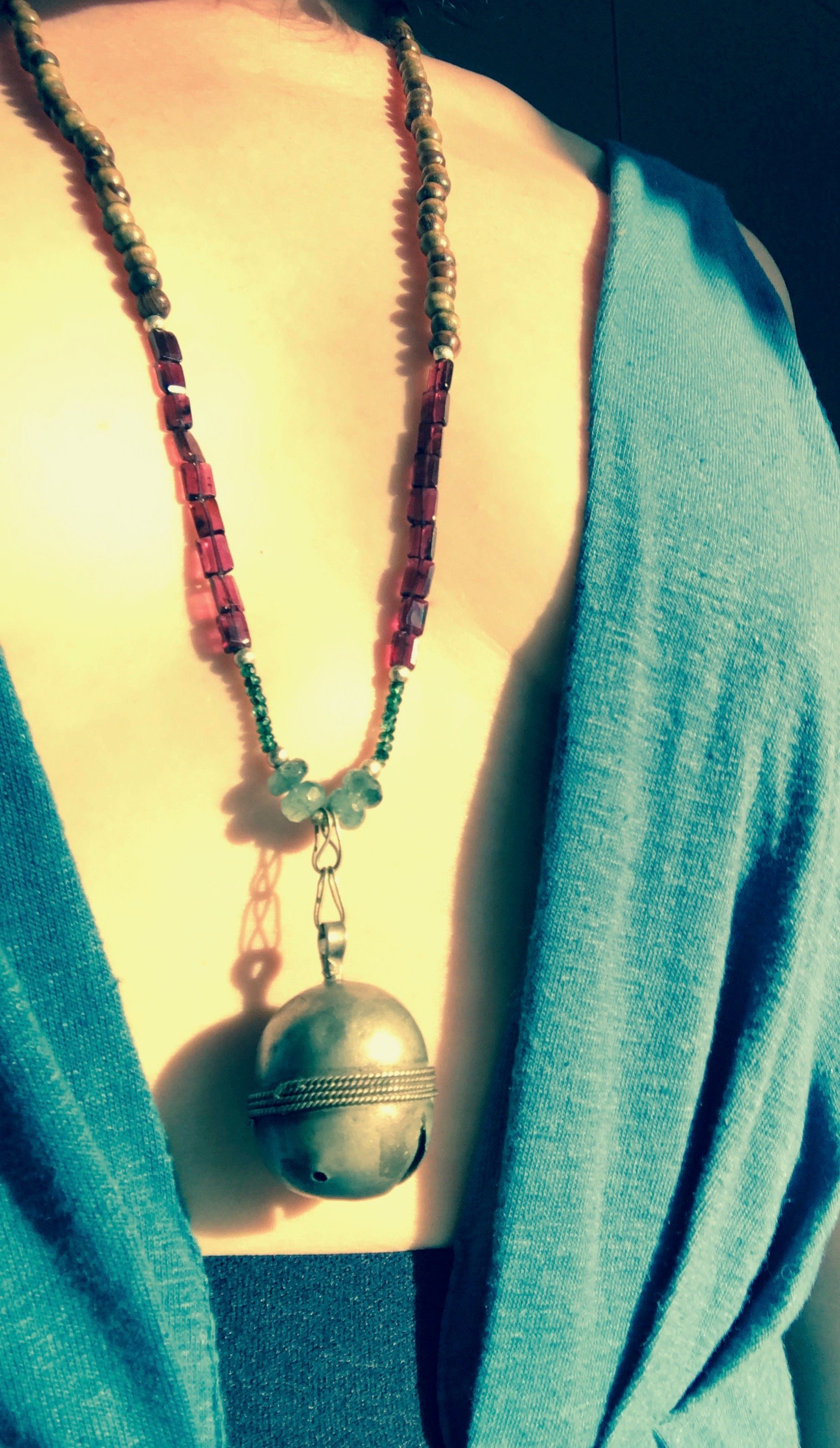 GLENN Necklace Model Wearing