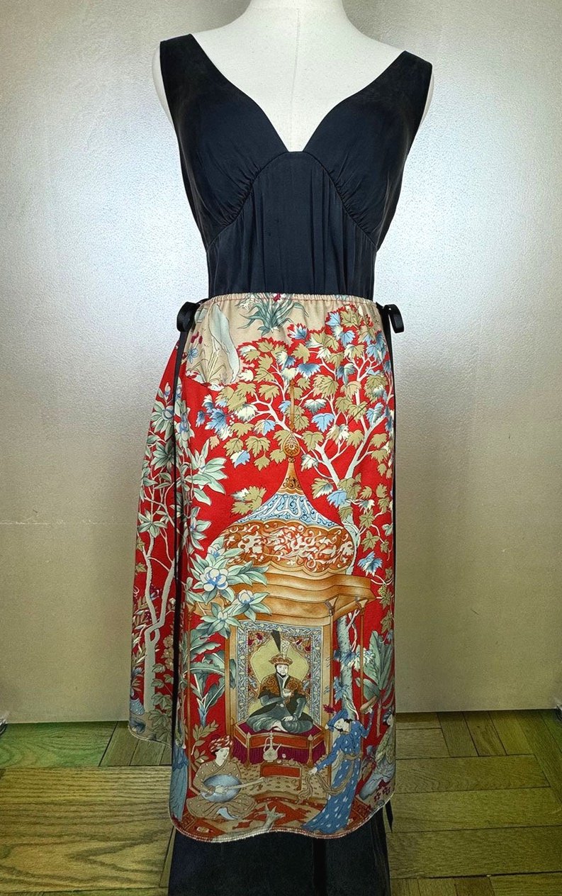 Piper overskirt on mannequin with bow details