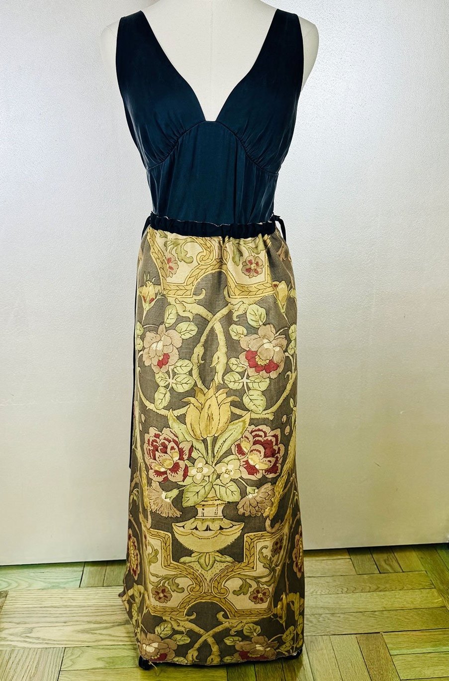 Piper overskirt on mannequin