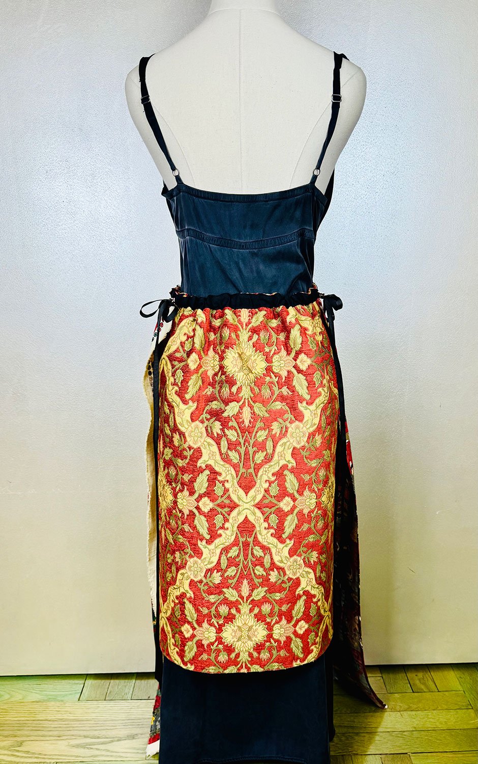 Piper on mannequin back view with ribbon bow detail