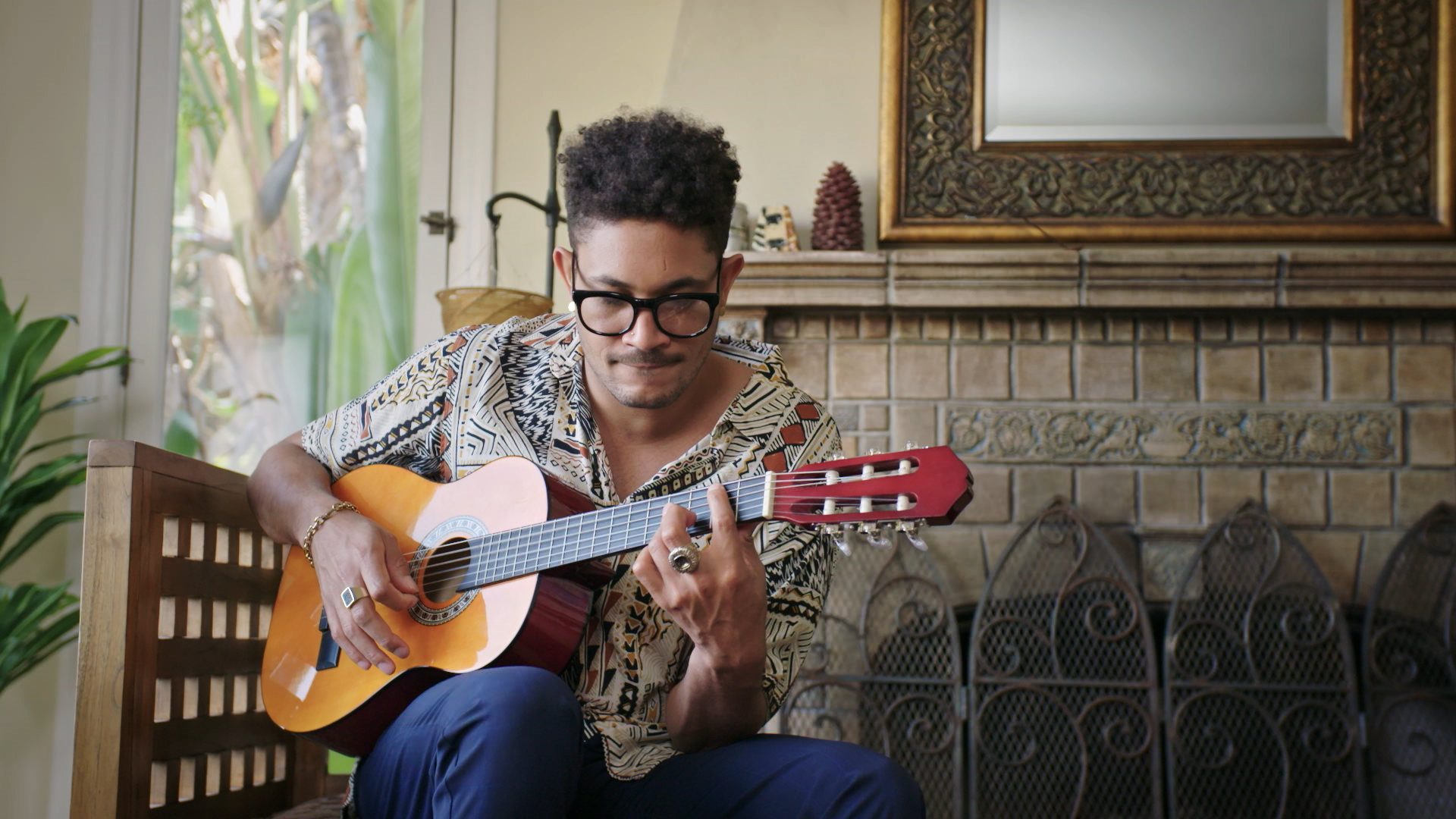 TRACFONE_EP01_BRYCE_VINE_STILL_02.png