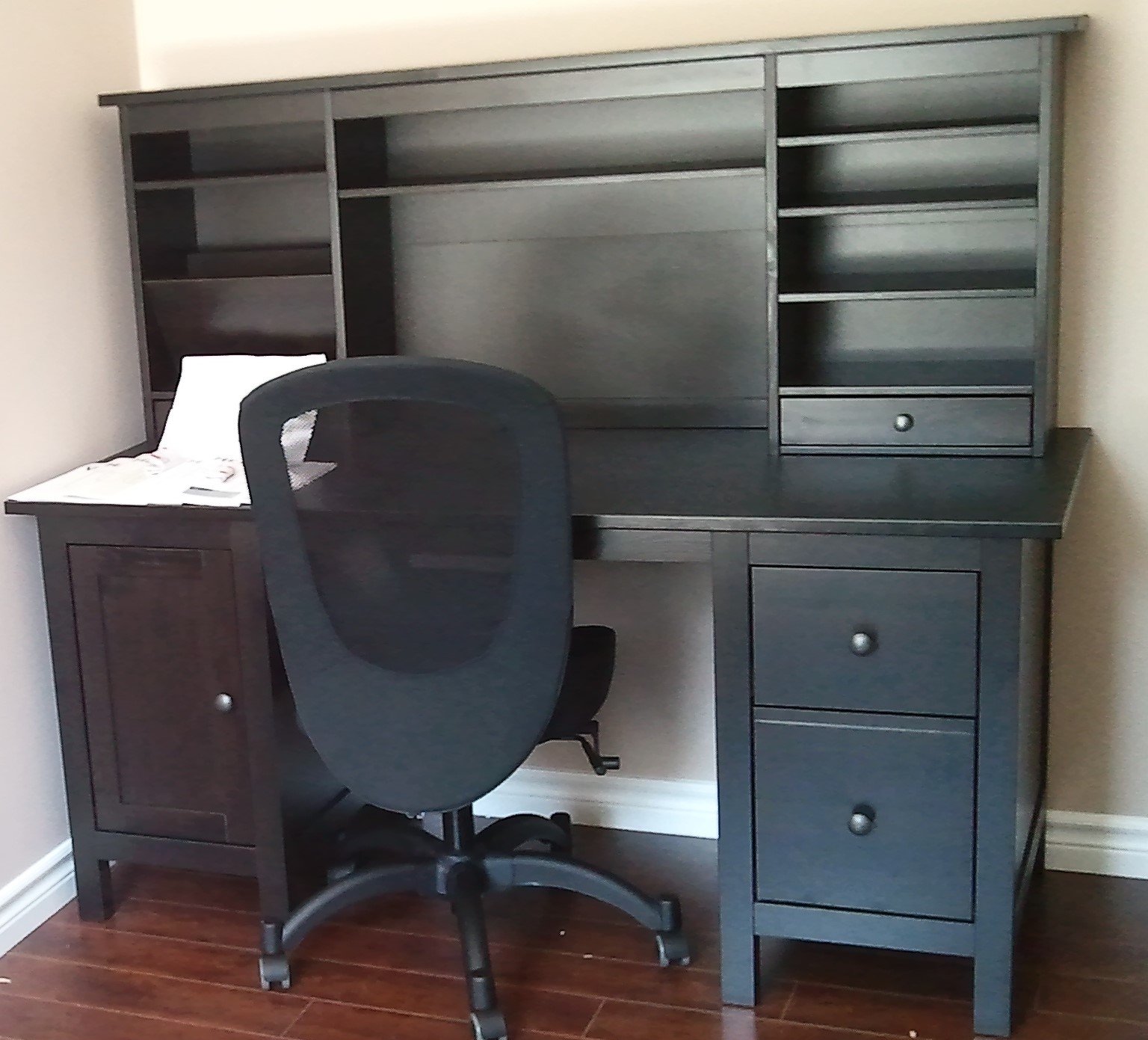 Assemble_Desk_5.jpg