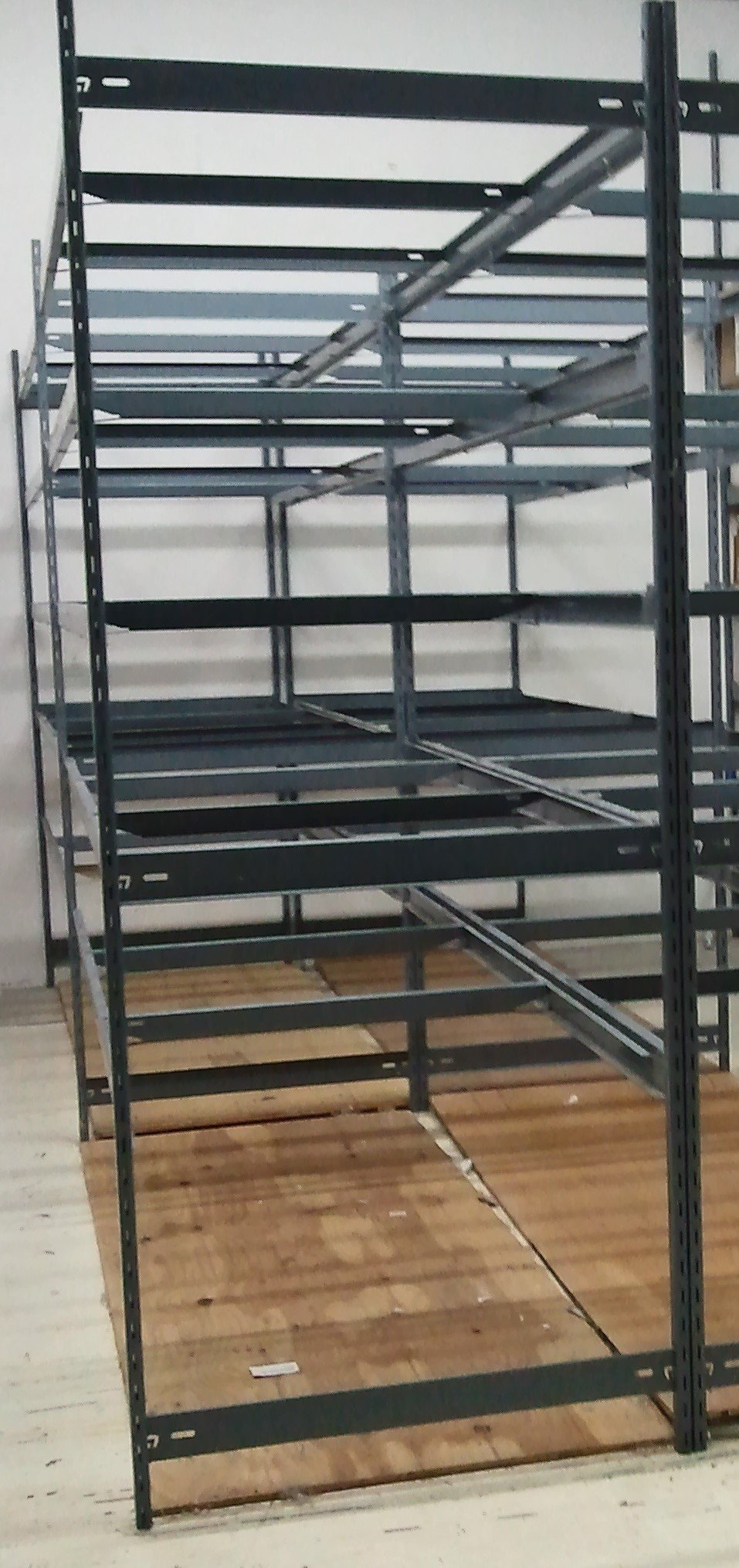 Assemble_Racking_1.jpg