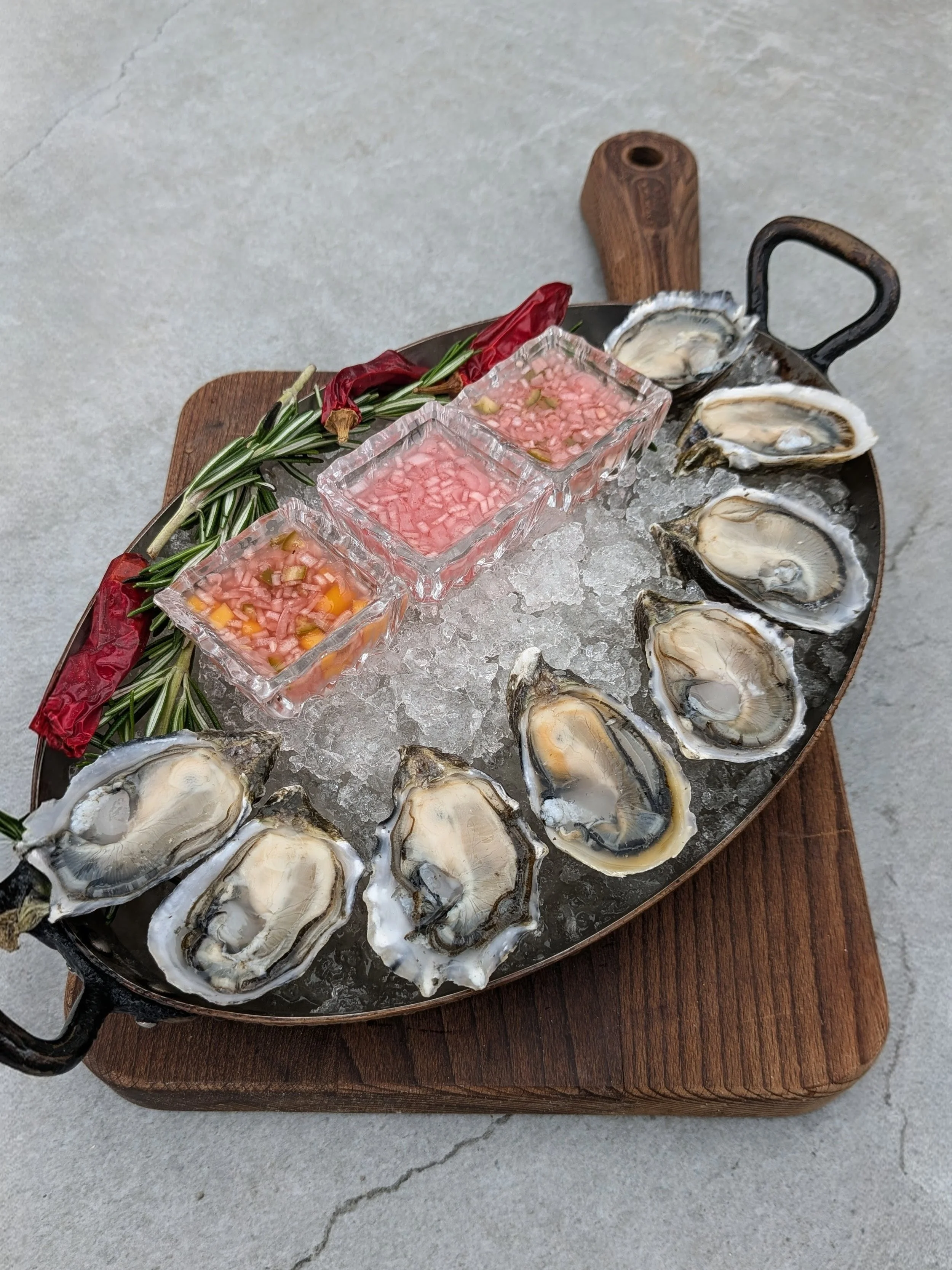 Grassy Bar Pacific Miyagi Oysters Petite Size, per 1, 3 or 5 doz.