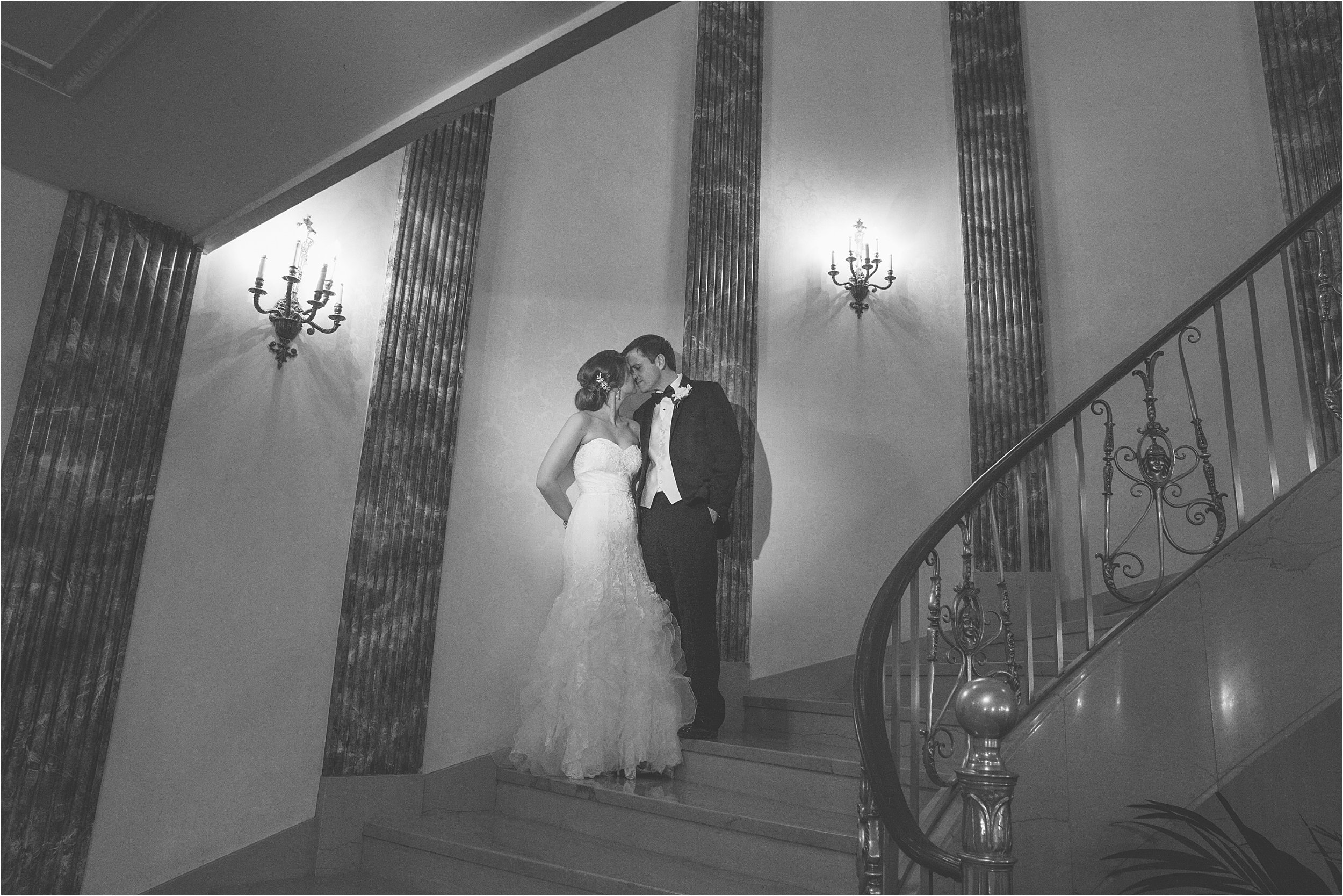 40-kissing-stairs-hilton-bride-groom.JPG