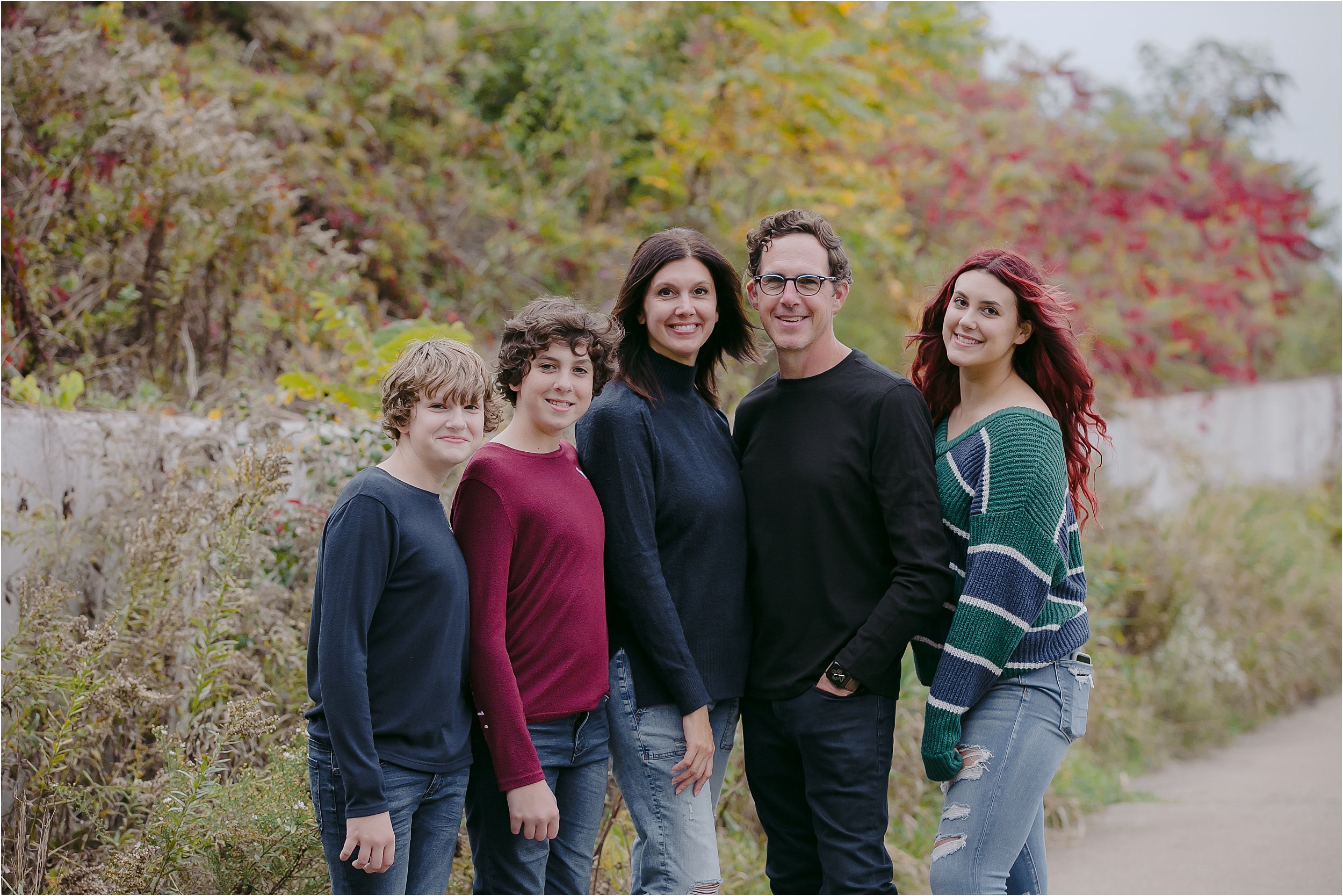 05-mom-dad-brothers-sister-fall-color-overcast.JPG