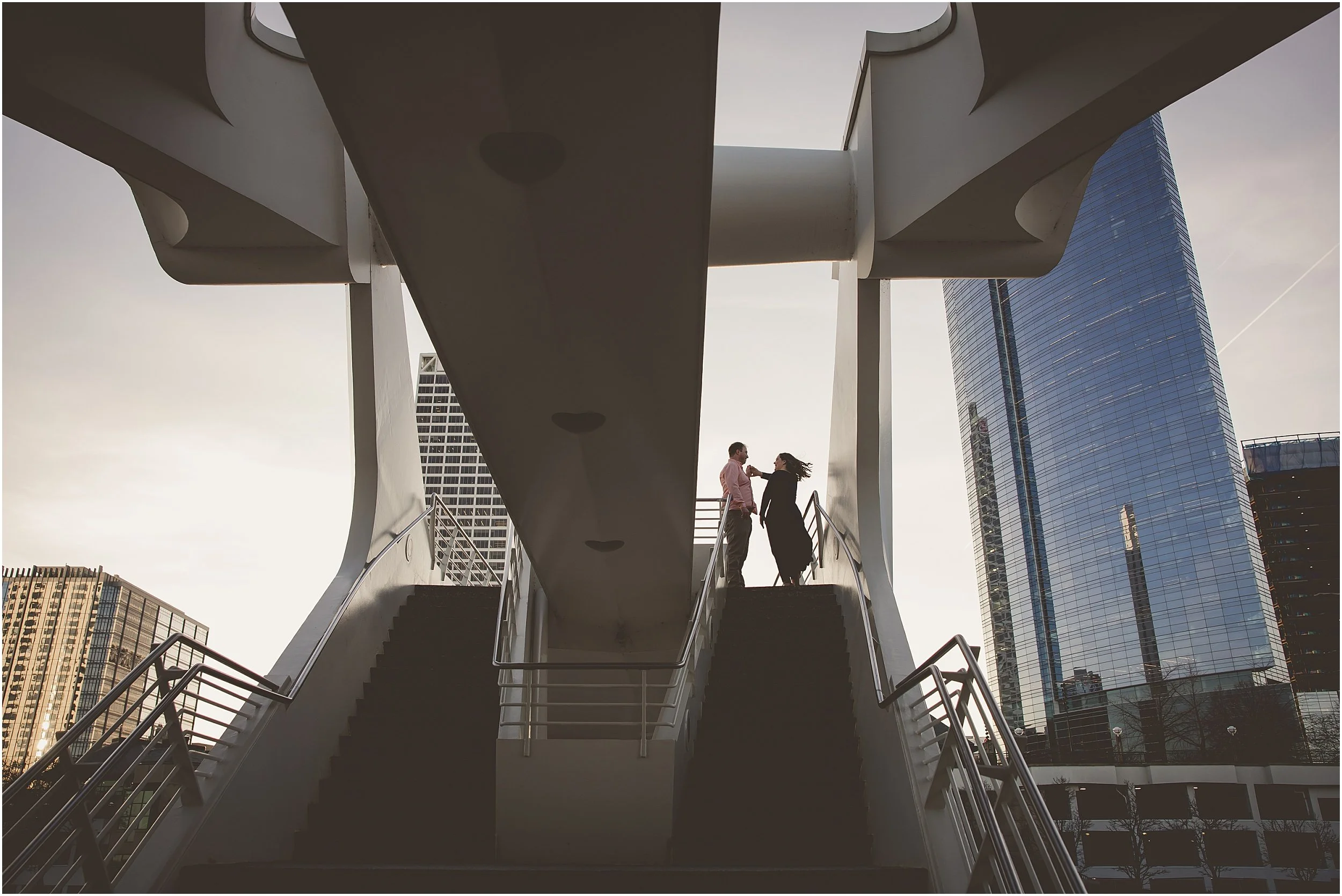 Windy Sunny Spring Engagement Photos | Downtown Milwaukee | Art Museum