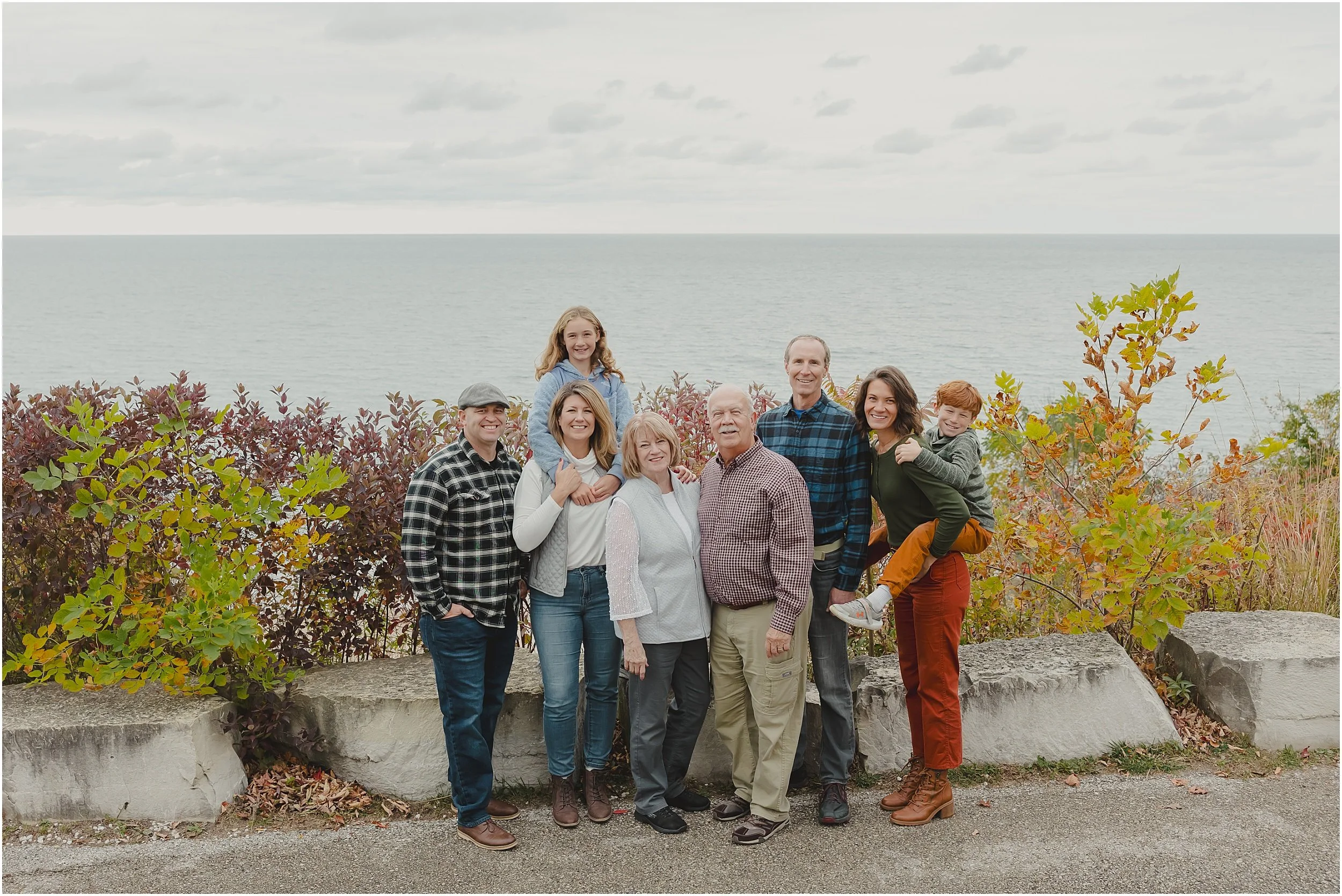 08-candid-fun-relaxed-fall-extended-family-session-lake-michigan.JPG