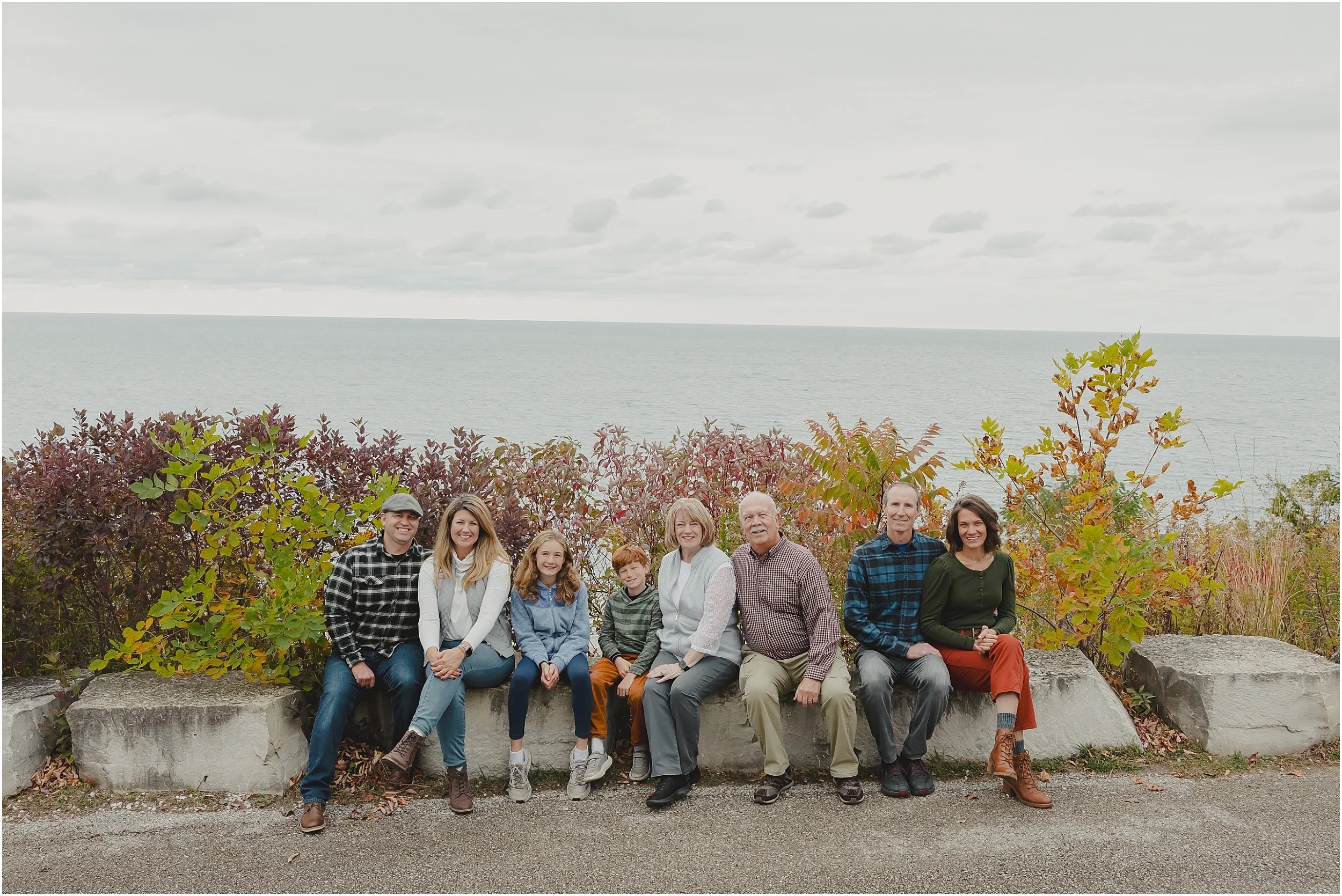 10-candid-fun-relaxed-fall-extended-family-session-lake-michigan.JPG
