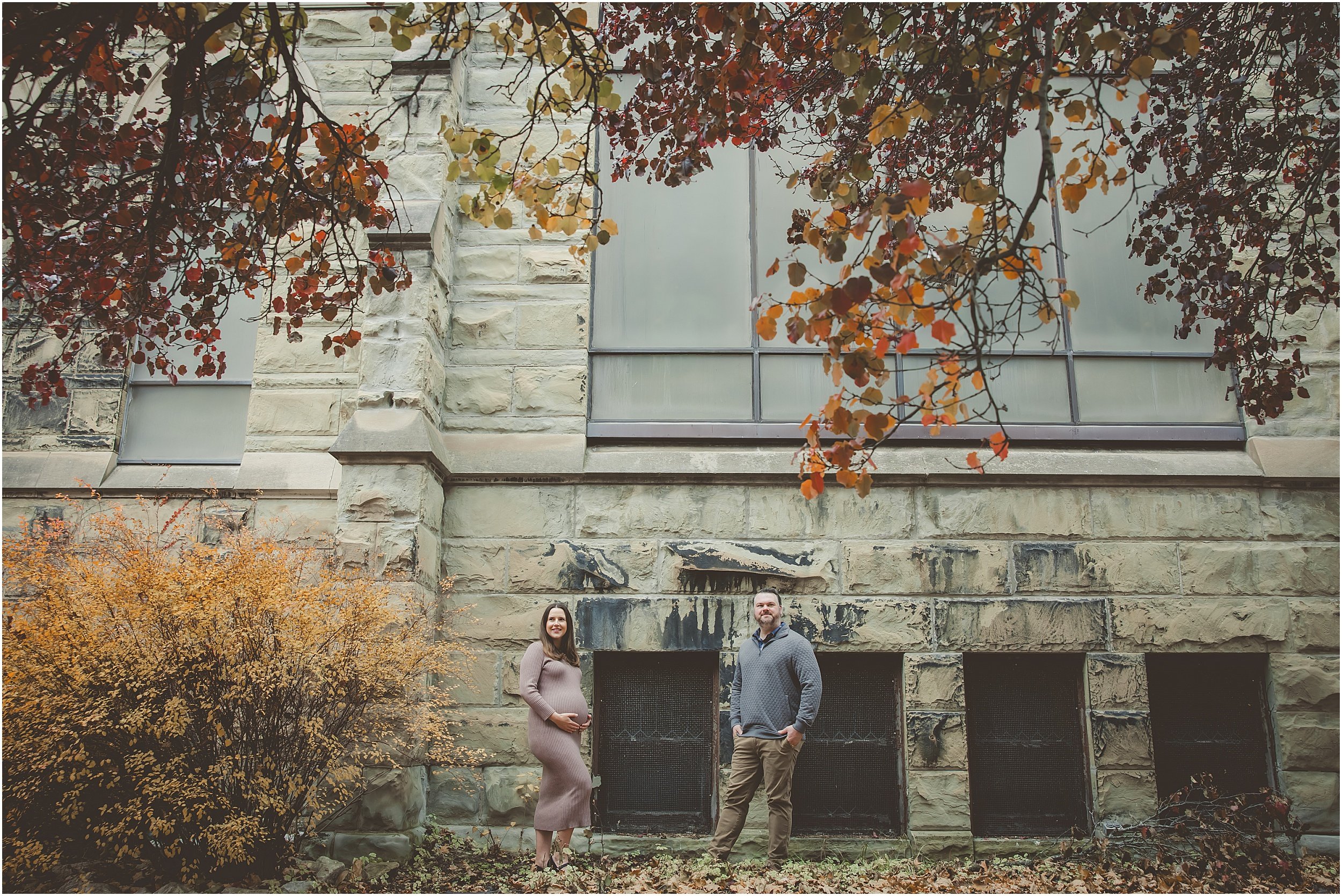 editorial-city-fall-leaves-maternity-photos.JPG