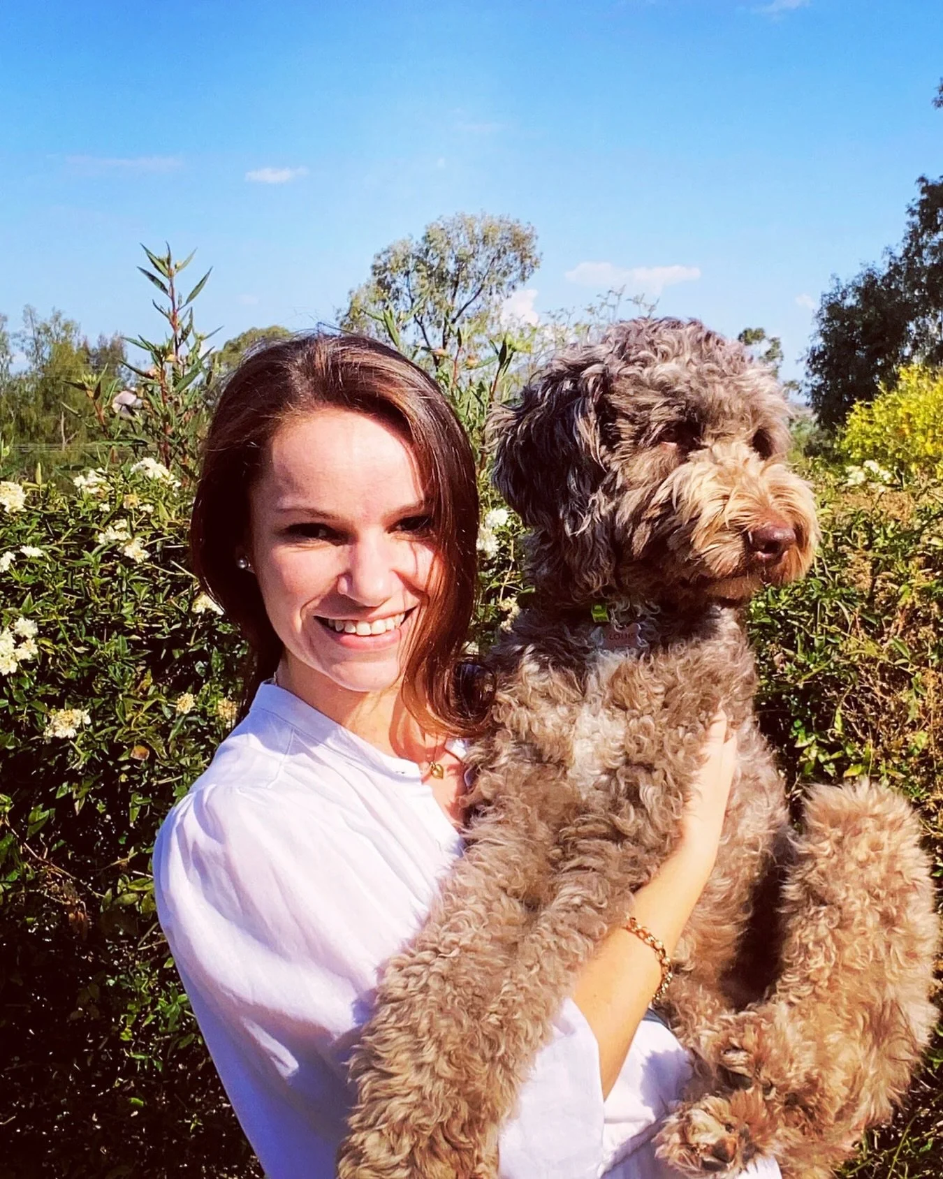 Behind the Scenes: Hello, I&rsquo;m Sam 👋
(with my office sidekick, Louis)

I&rsquo;ve been an interior designer for nearly two decades, and over the years I&rsquo;ve pivoted and expanded to specialise in healthier design. 

I became more aware of t