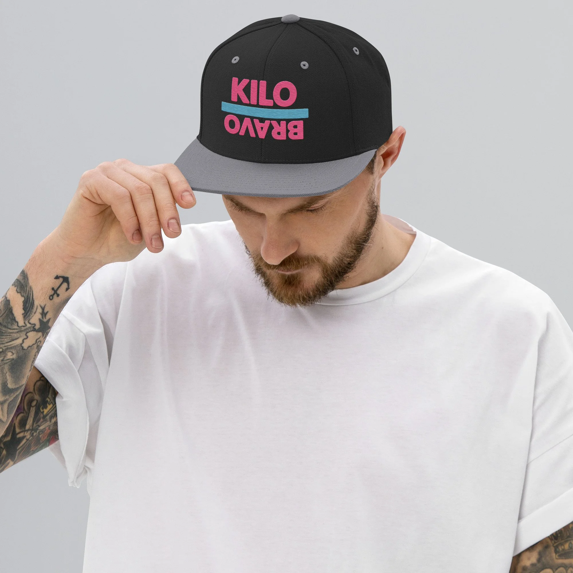 classic-snapback-black-silver-front-6a5808955a7d8.jpg