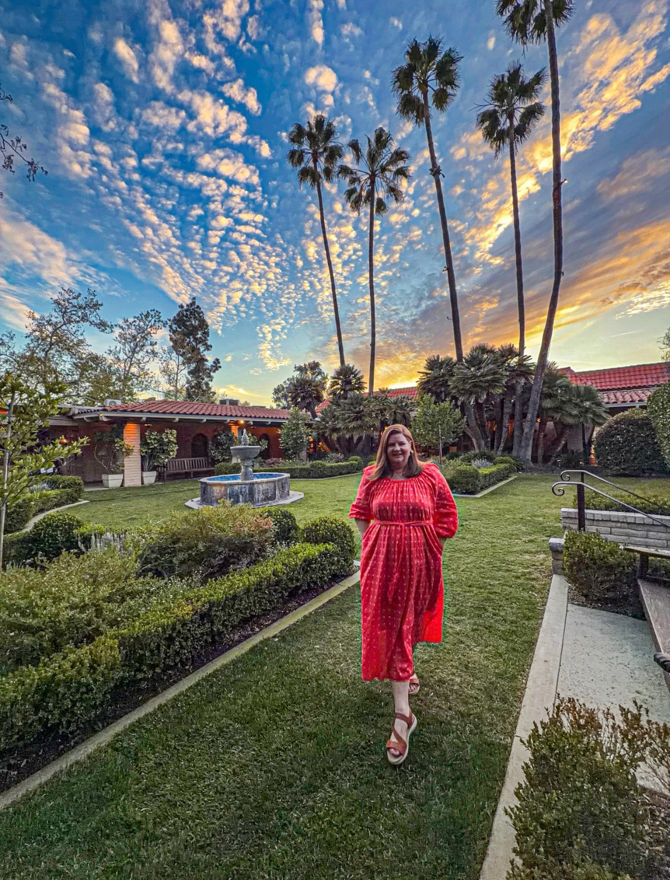 Friday is #NationalDressDay 💃🏻 so I&rsquo;m sharing one of my favorites from @lanebryant 🫶🏻 I love their variety of dresses and how comfortably they fit my body. This is your sign to treat yourself to a new dress tomorrow and feel every bit as be