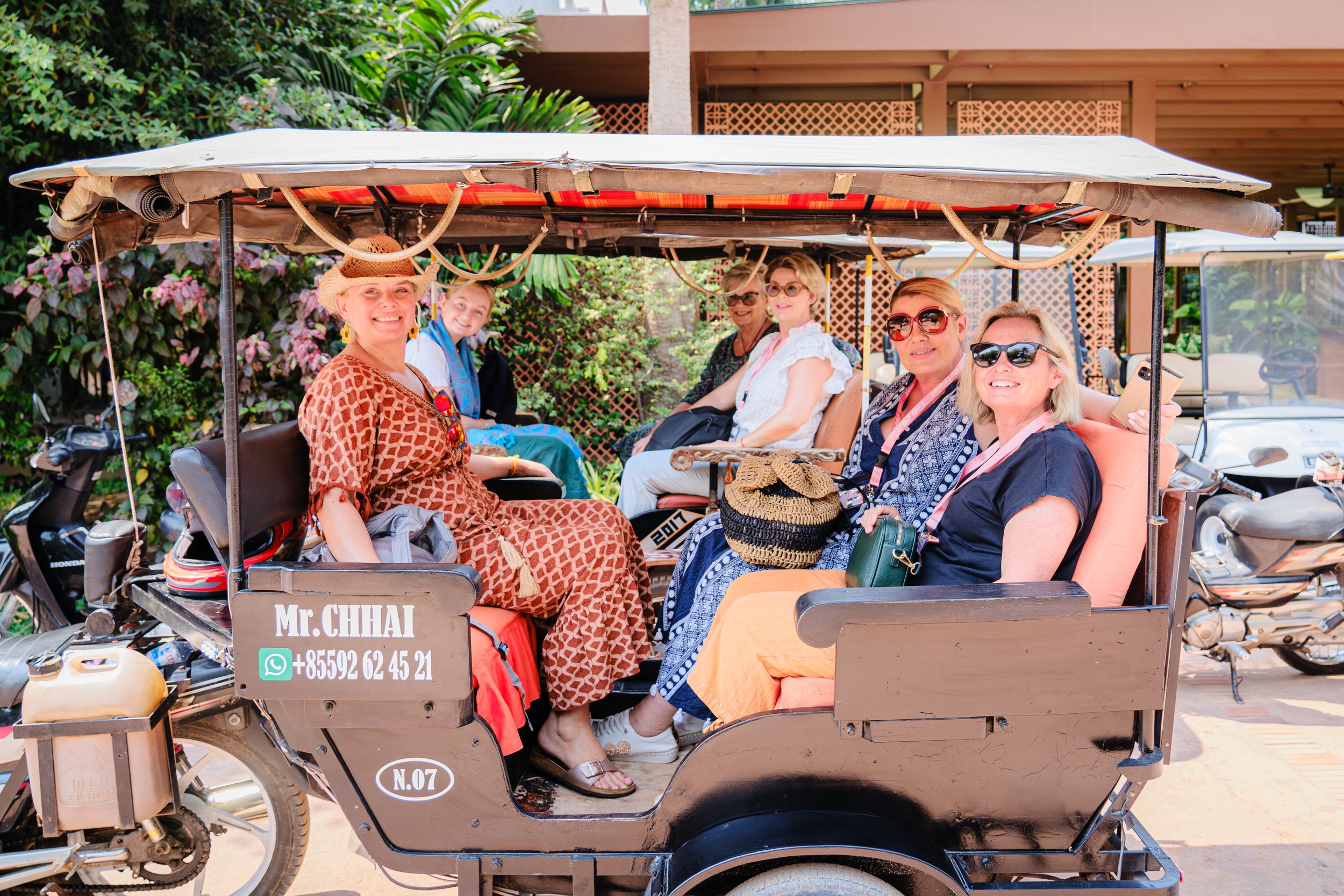 Group tuktuk 2.jpg