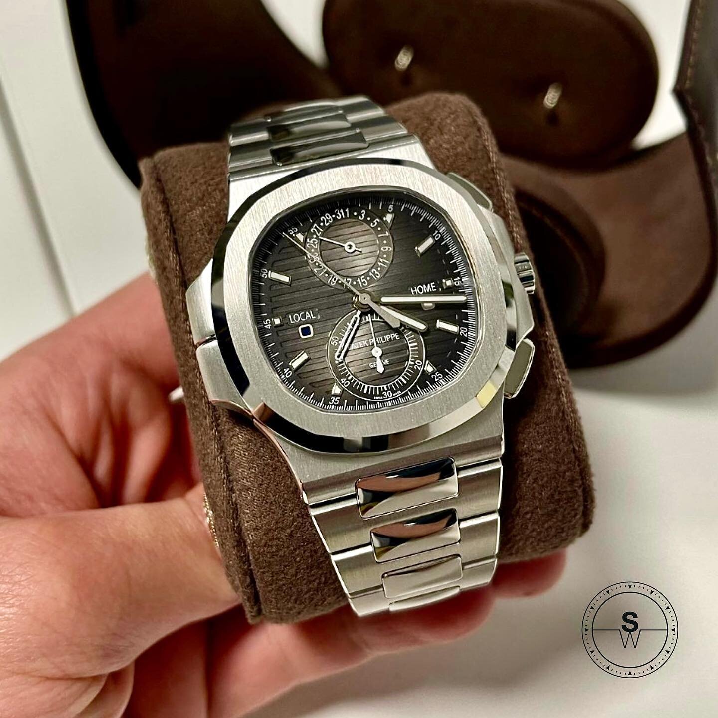 Discontinued Patek 5990/1A 🖤
Available now.

For more information please contact our team via direct message or on WhatsApp +44 (0) 758 742 2028

We are not affiliated with any of the brands we sell 🚫
