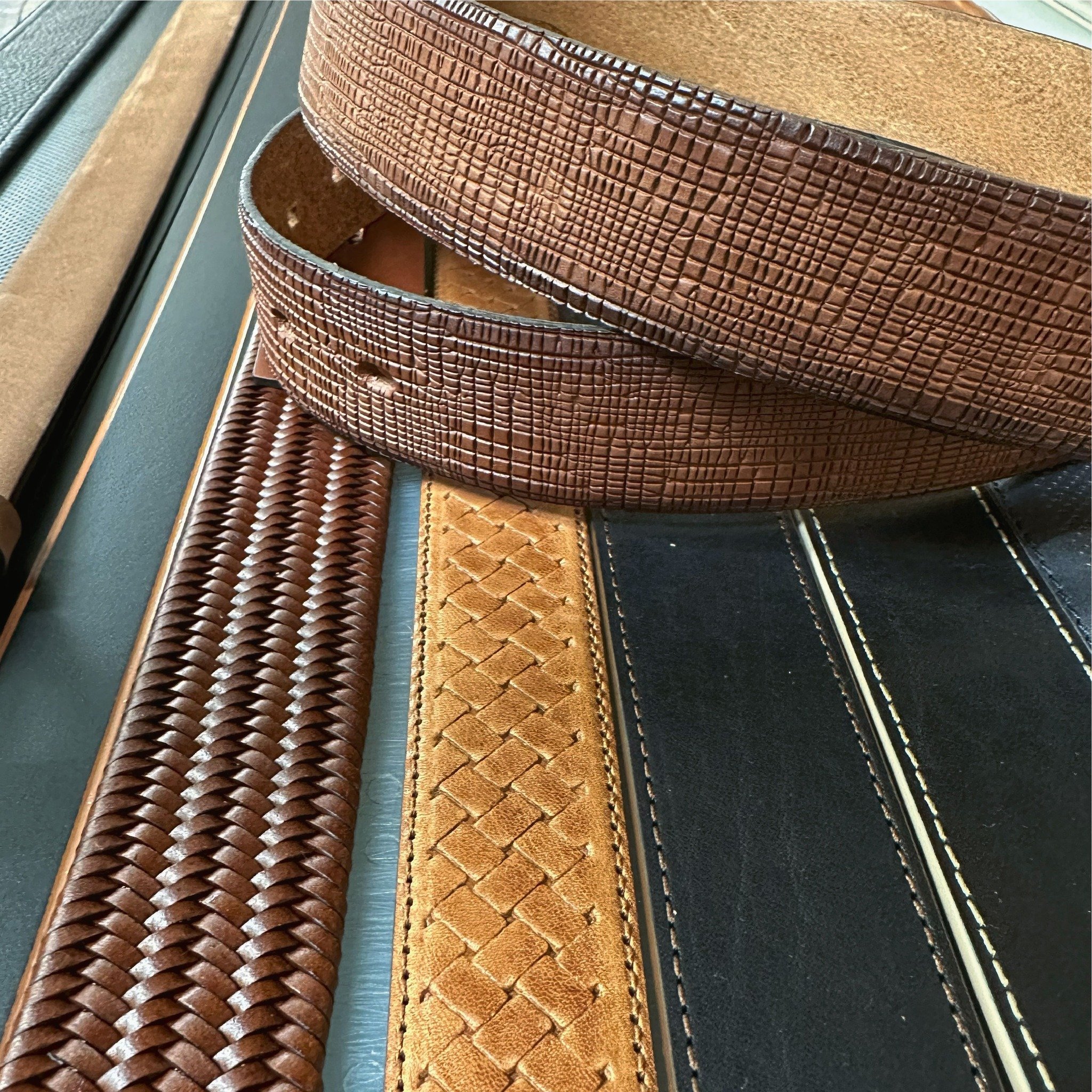 Hier im Musterbau werden unsere neuen Ideen greifbar - jeder G&uuml;rtel startet als Prototyp. 👌

#Lloydbelts #MadeInGermany #handcrafted #inthemaking