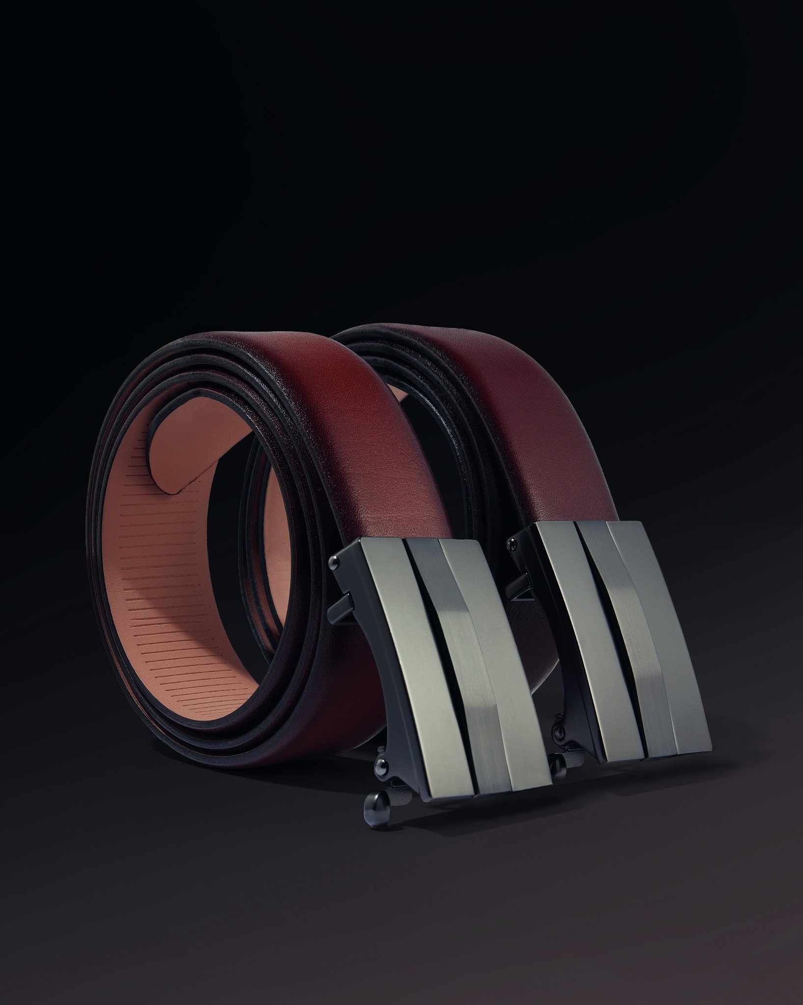 ab sofort erh&auml;ltlich | unser brandneuer Automatikg&uuml;rtel mit mattierter Schlie&szlig;e und edlem Kantenfinish vereint zeitlosen Stil mit einem frischen, modernen Touch. 

#lloydbelts #madeingermany #leather #seenowbuynow #lloyd