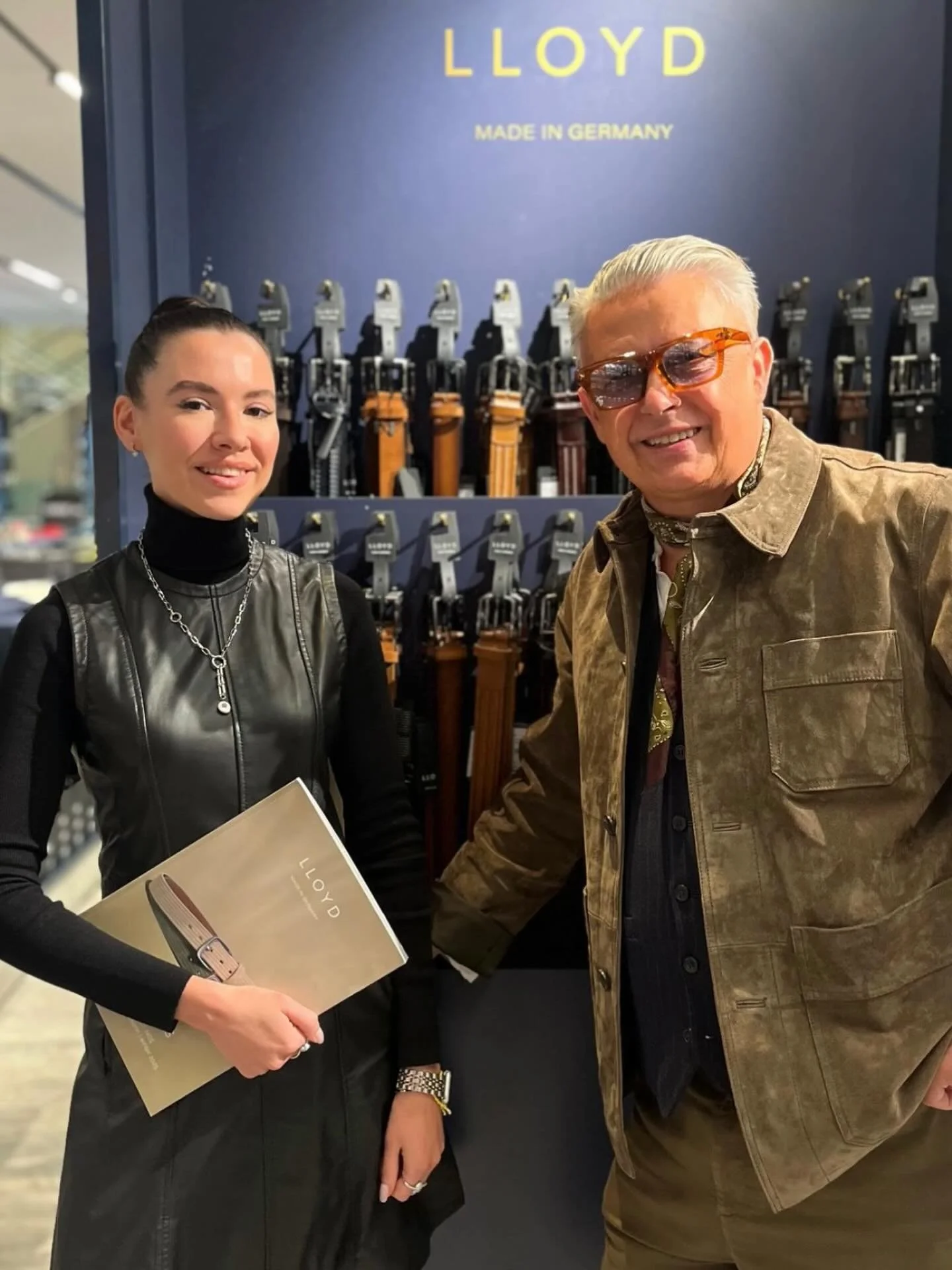 Seit vielen Jahren verbindet uns mit dem @kadewe_berlin eine ganz besondere Partnerschaft.
Mit großer Freude blicken wir auf eine langjährige, vertrauensvolle und inspirierende Zusammenarbeit mit einem der renommiertesten Department Stores