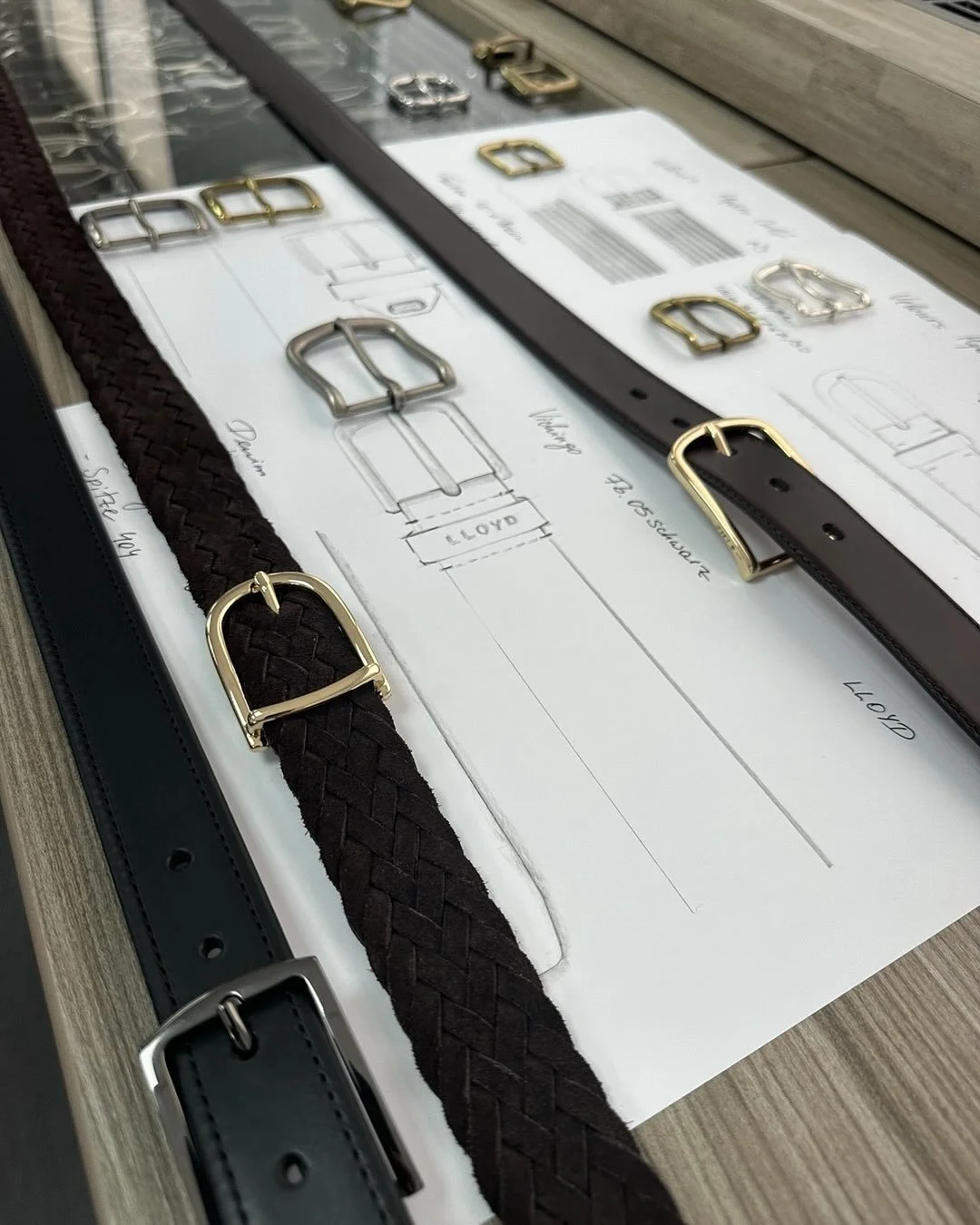 Von der ✏️ Skizze bis zum fertigen Gürtel 👌 – Trends erkennen 🔍, Materialien wählen 🐂 und Farbe bestimmen 🎨 – so entsteht Qualität Schritt für Schritt.
#lloydbelts #madeingermany #fashion
