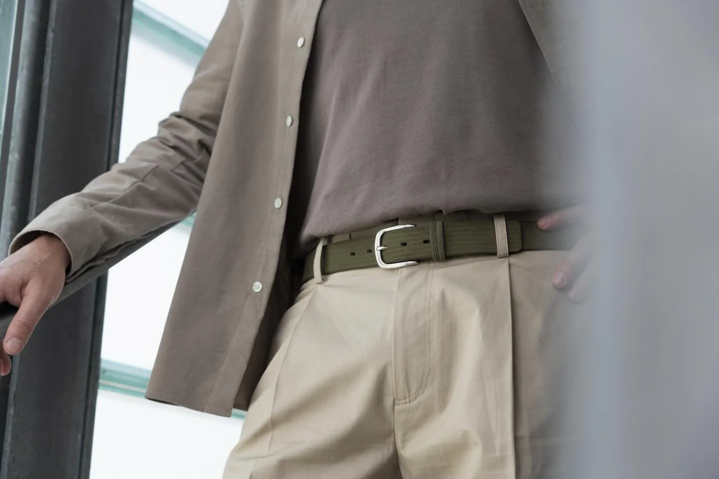 Klassisch. Robust. Zeitlos.

Unser gepr&auml;gter Velours-Lederg&uuml;rtel &uuml;berzeugt mit einer Breite von 3,5 cm und einer edlen, strukturierten Oberfl&auml;che.
Abgebildet ist die Farbe 307 Oliv &ndash; erh&auml;ltlich au&szlig;erdem in 404 Kam