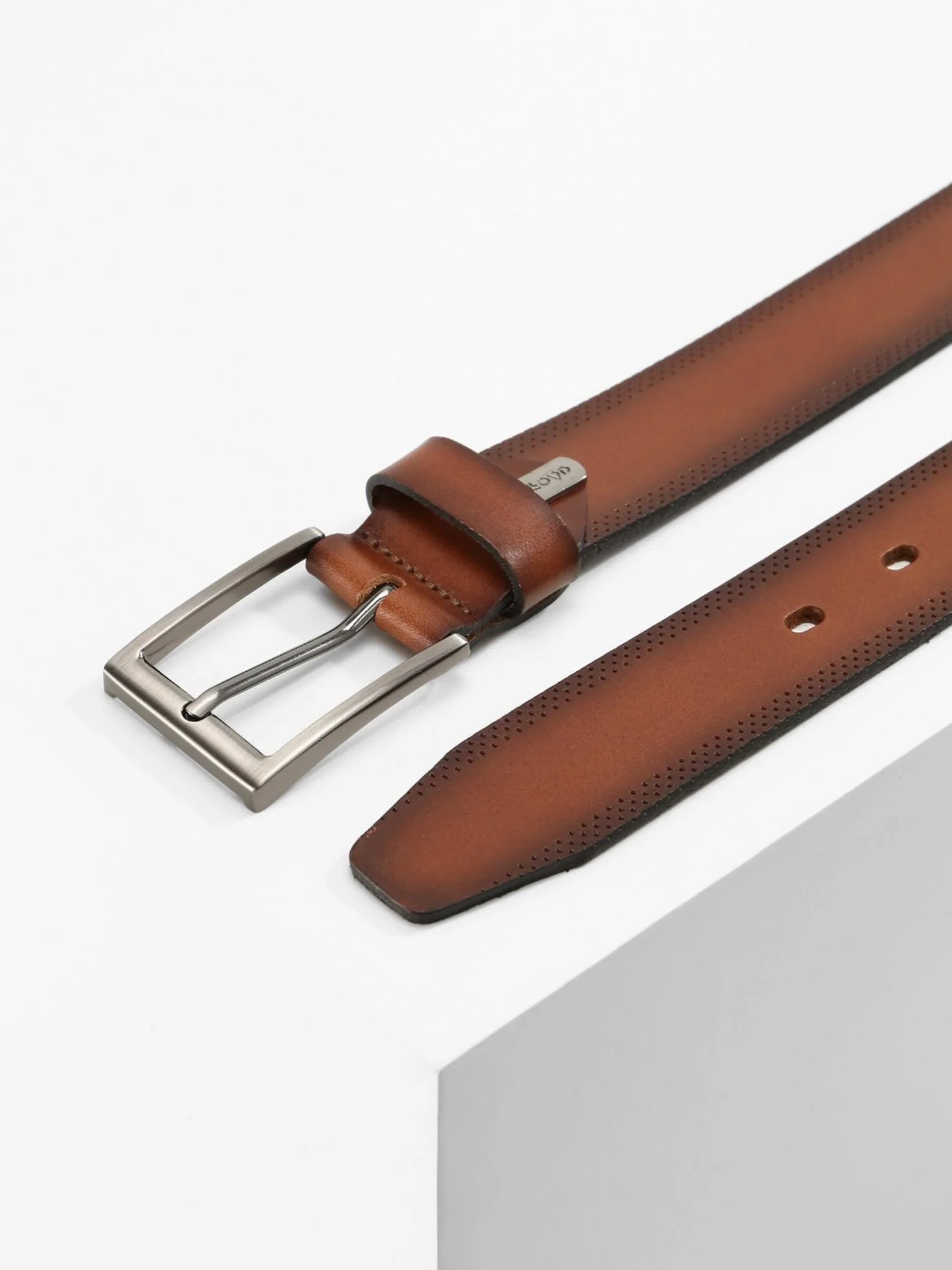 Hochwertig verarbeiteter Herrenlederg&uuml;rtel. Ideal f&uuml;r Jeanslooks. 100 % Made in Germany 🇩🇪

#lloydbelts #fashion #madeingermany