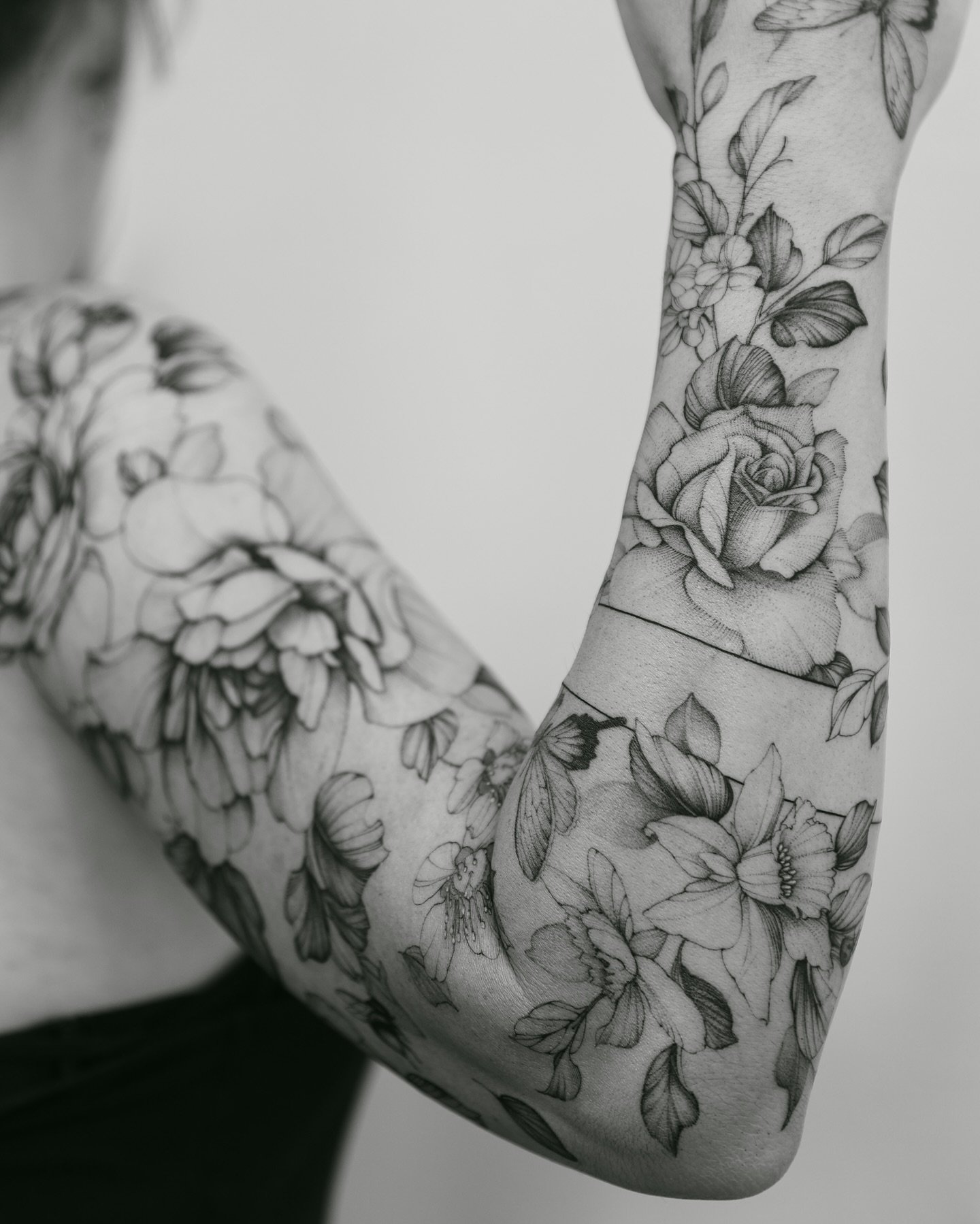 Thank you Jordan 🩶
Books open for Jun/July! 
.
.
.
#tattooingbymars #tattoo #ink #inked #fineline #flower #botanical #flowersleeve #floralsleeve #ladybugtattoo #nztattooartist #nztattoo