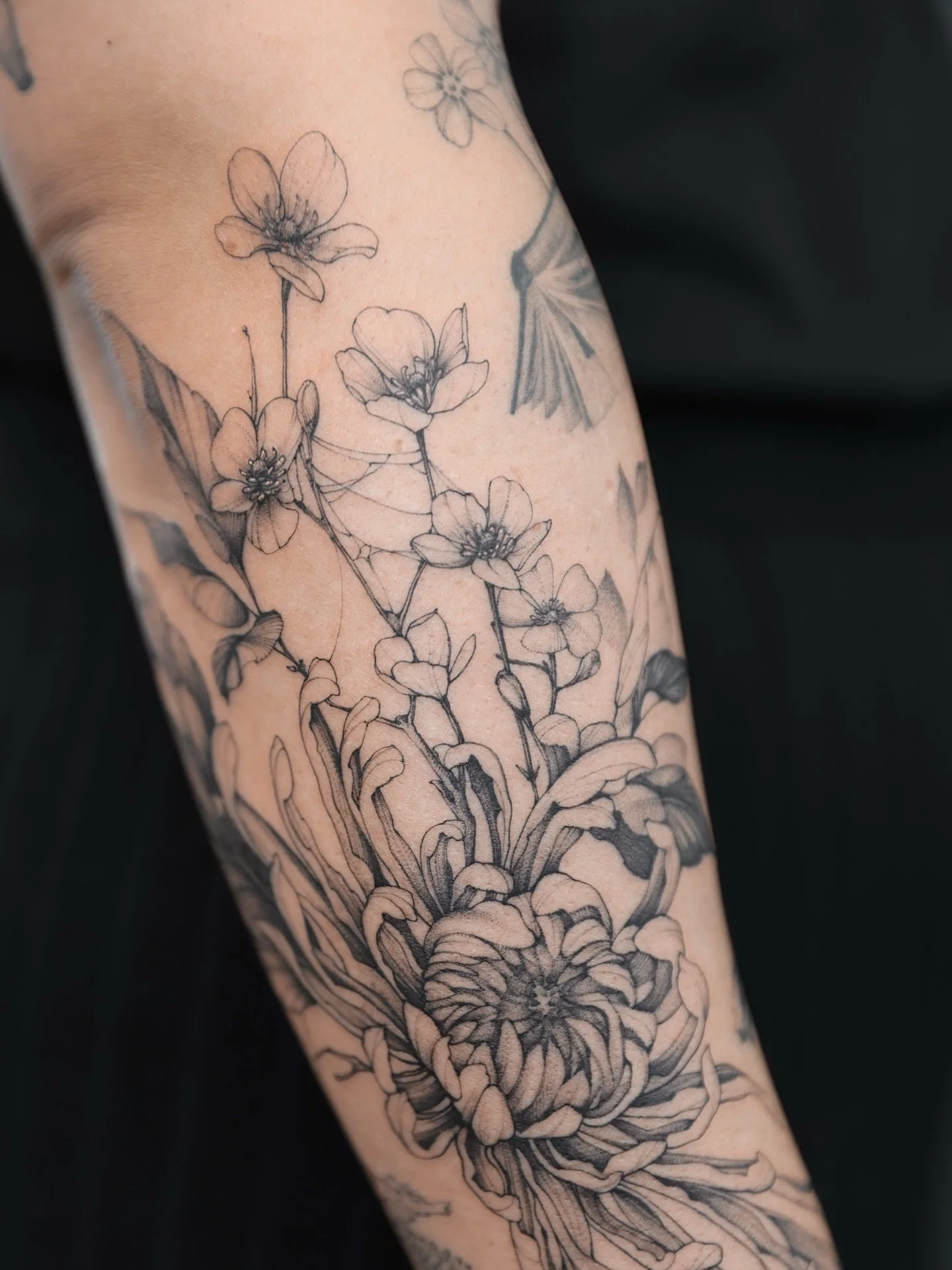 You know regular clients are for keeps when they are happy with you adding a little bit of a surrealism signature 👁️
.
Thank you always, Jonnie 🖤