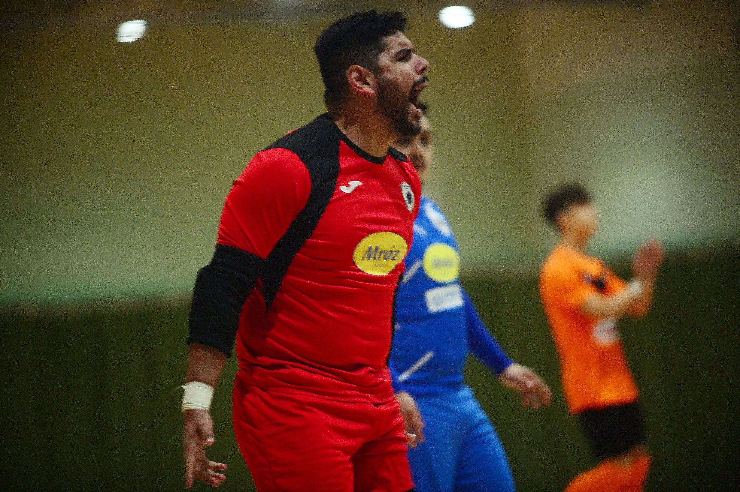 Blue Magic edge Transilvania is AUL futsal classic]#6+#