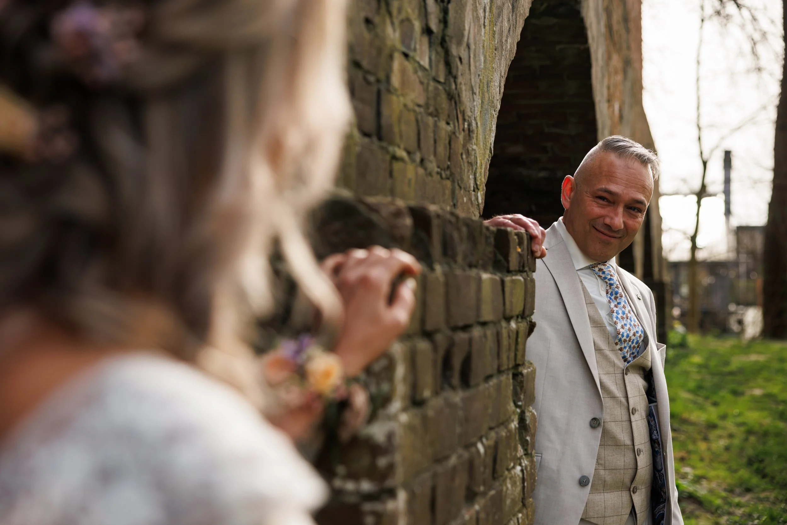 Bruidspaar-fotoshoot-Wantijpark-schietmuur-55.jpg