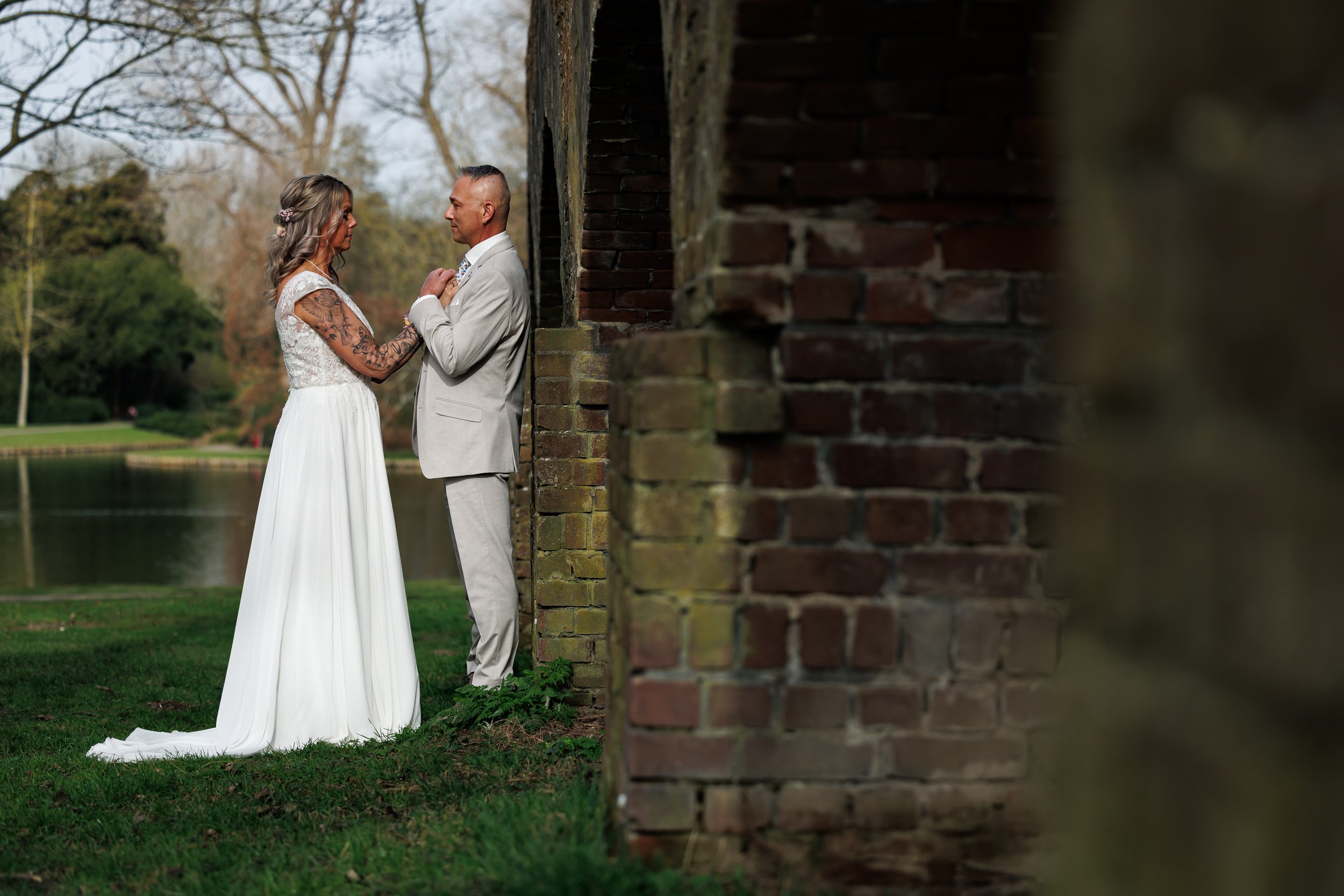 Bruidspaar-fotoshoot-Wantijpark-schietmuur-57.jpg
