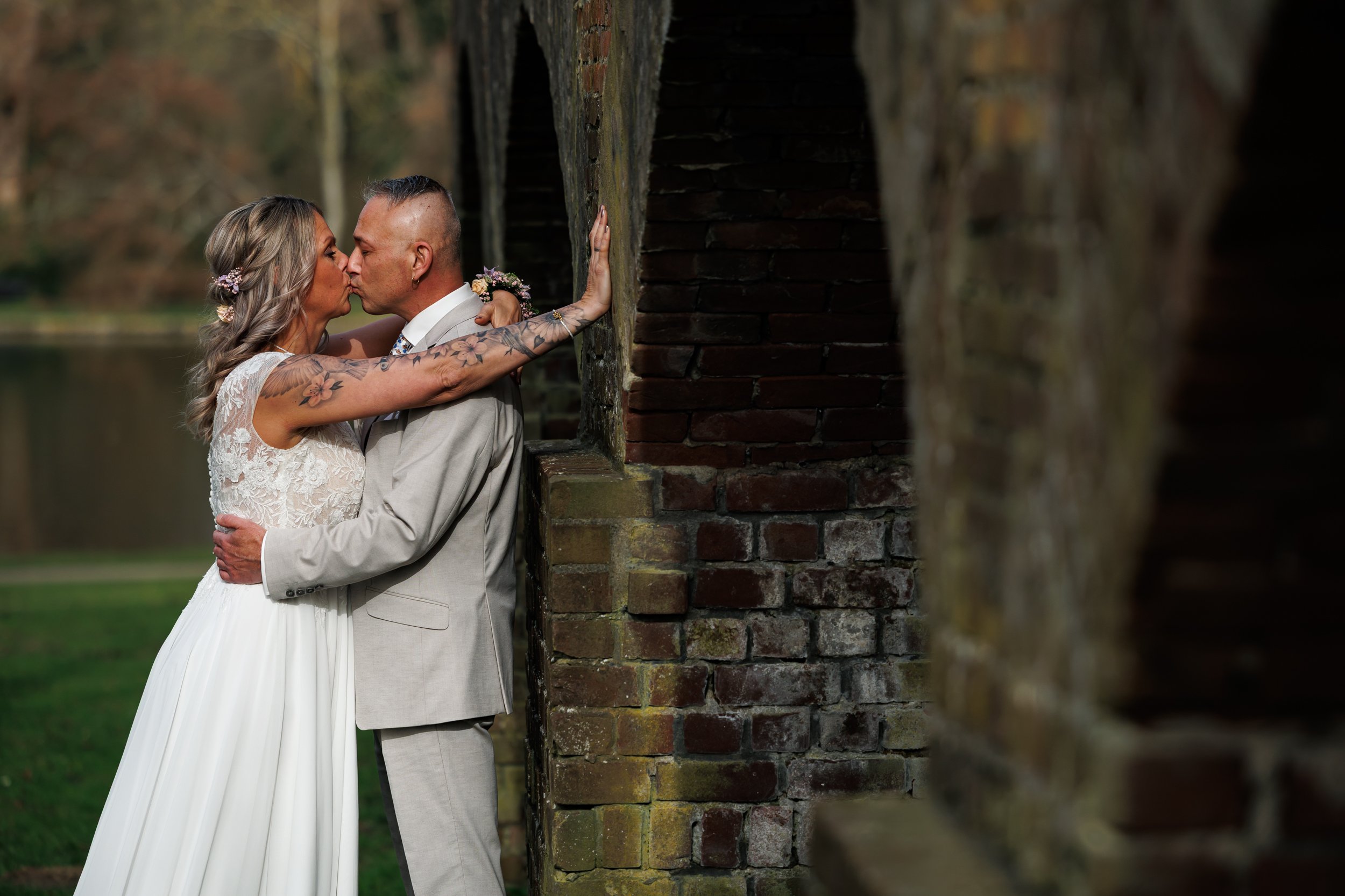 Bruidspaar-fotoshoot-Wantijpark-schietmuur-56.jpg