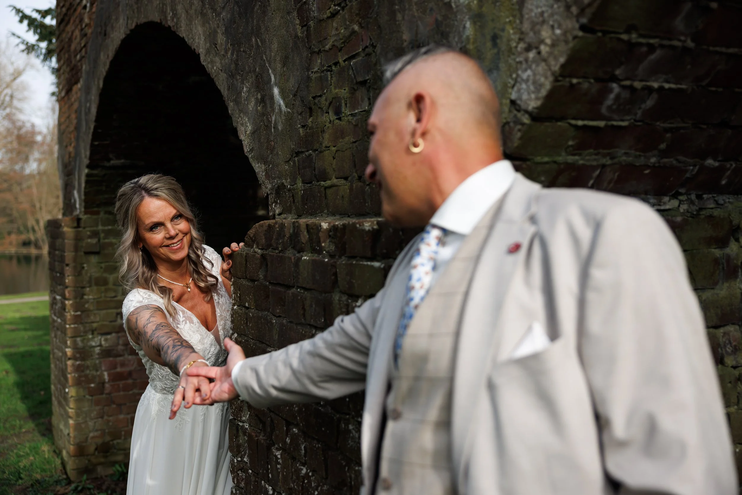 Bruidspaar-fotoshoot-Wantijpark-schietmuur-54.jpg
