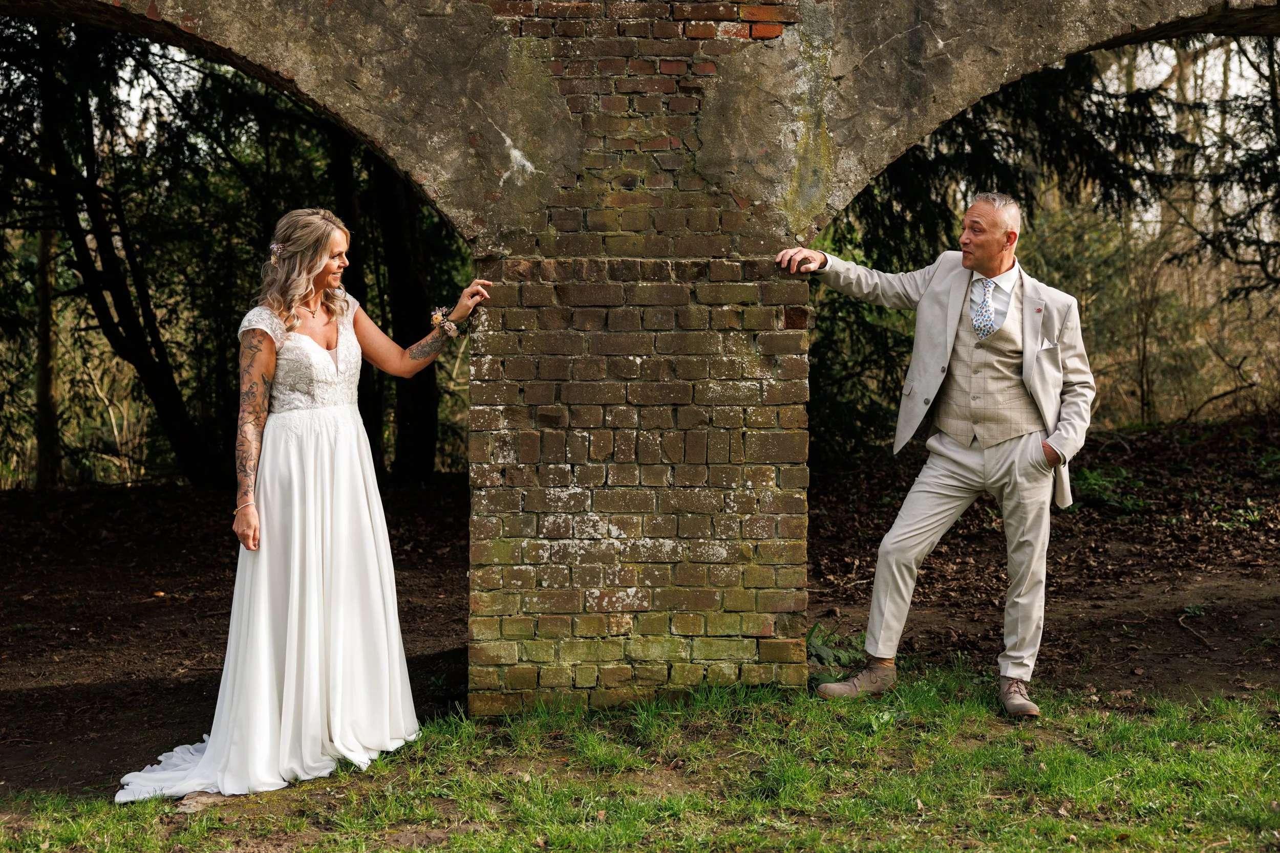 Bruidspaar-fotoshoot-Wantijpark-schietmuur-53.jpg
