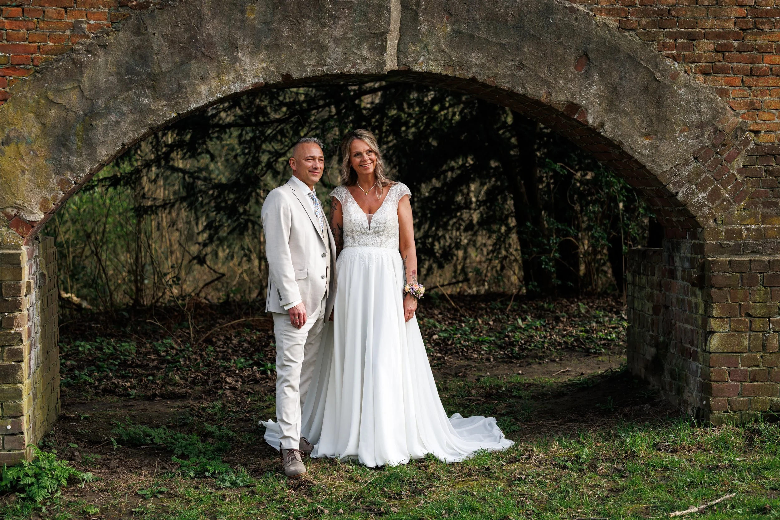 Bruidspaar-fotoshoot-Wantijpark-schietmuur-58.jpg