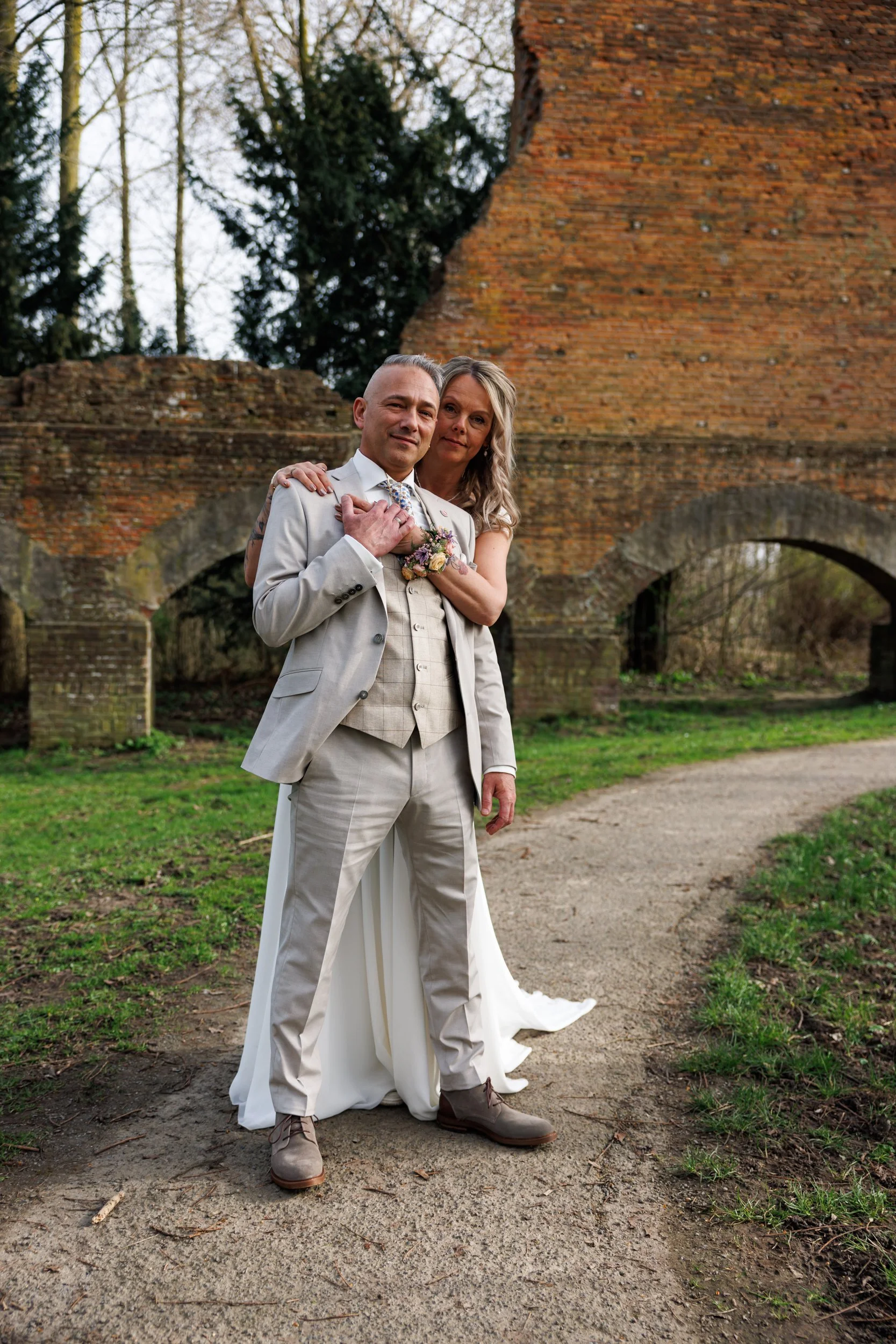 Bruidspaar-fotoshoot-Wantijpark-schietmuur-62.jpg