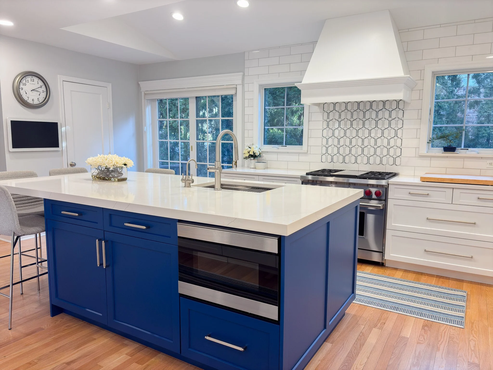 SHORE ROAD | MANHASSET