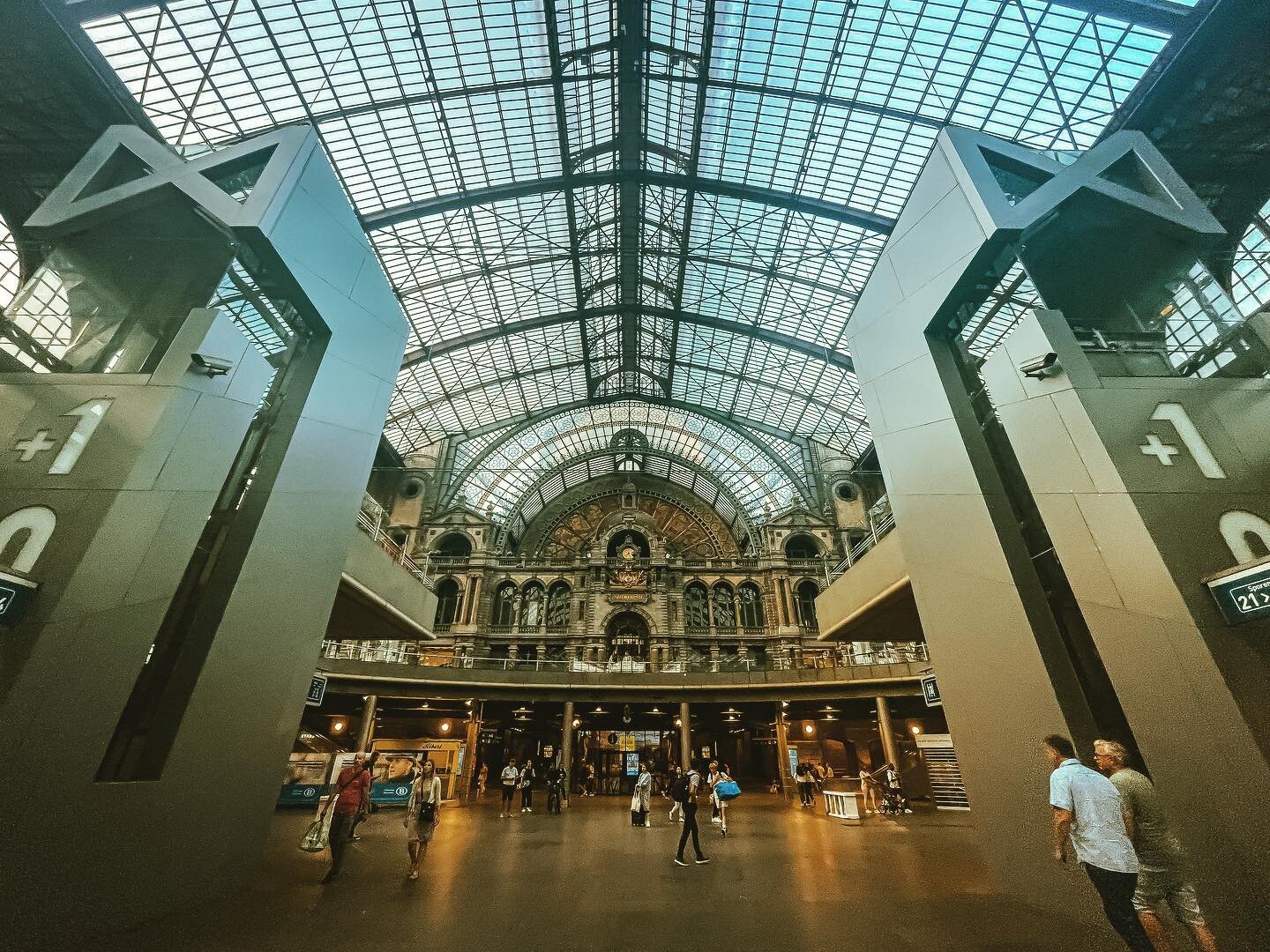Antwerp Central Station

#belgium #antwerp #antwerpcentral #hiking #travel #backpacking #solotraveller #iphone #travelphotography #train #architecture  #hikingadventure #photography  #picoftheday #travel_photography #architecturephotography #landscap