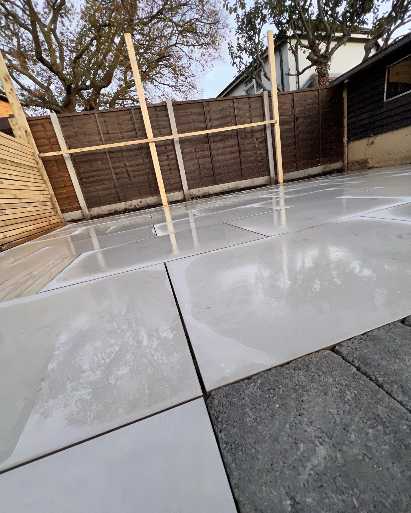 This garden space is coming along nicely taking out trees and levelling the ground making it all on one level, its really showing the space that you can make in a garden, with installing a patio at both ends of the garden and a new long batton fence,