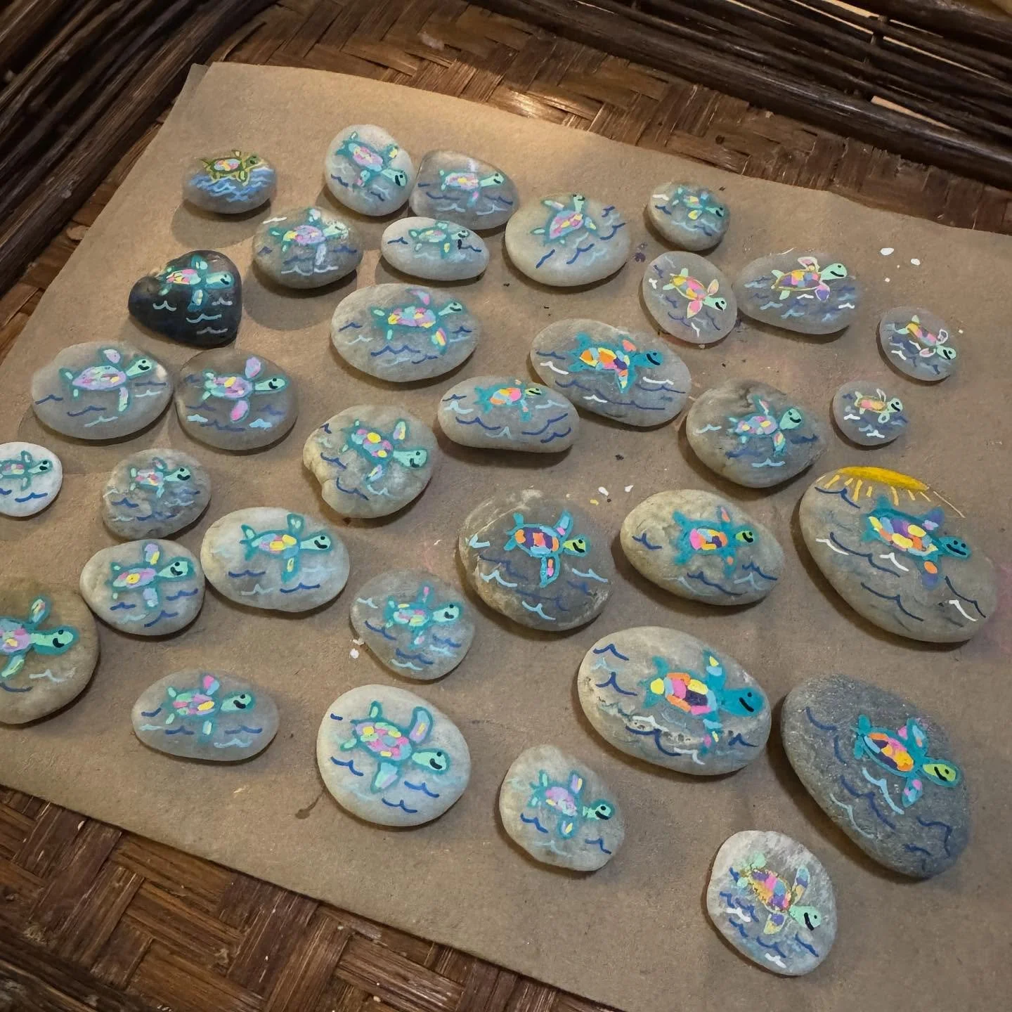 I may do book launches different than others!! 😍🌊🐢🫶🏻🎨
#rockpaintingisfun #rockpaintingtherapy #rockpainting #happyrocks #booklaunchparty #booklaunching #curiosityseaturtlebook #childrensbooks #selfpublishedauthor #indieauthor #awardwinningauth