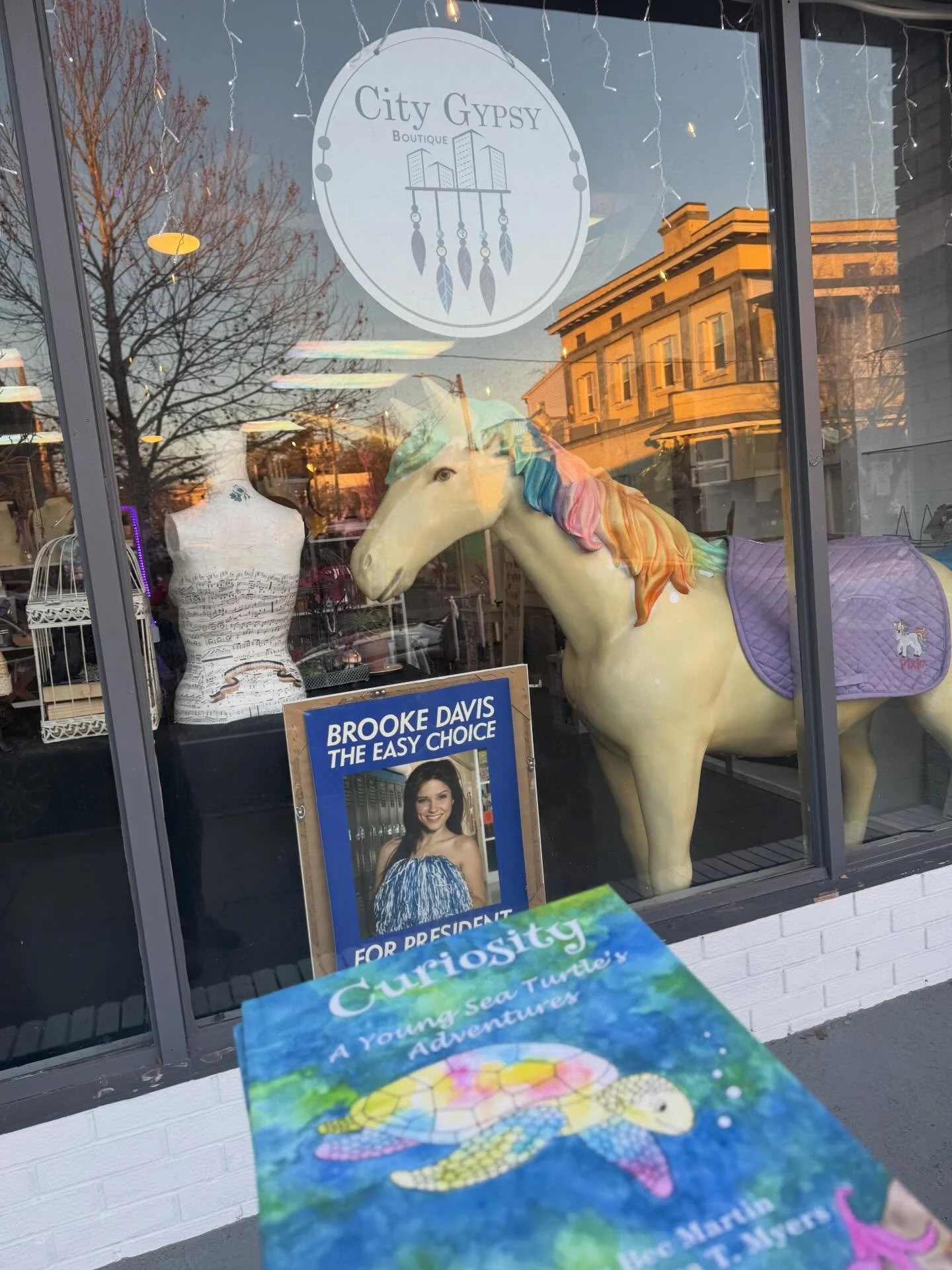 Bittersweet moment today! Picked up my inventory from City Gypsy Boutique as today was their last day in business. @citygypsyboutique 

The owners of the building are going in a different direction and leases weren't renewed. 

Catrina, the owner of 