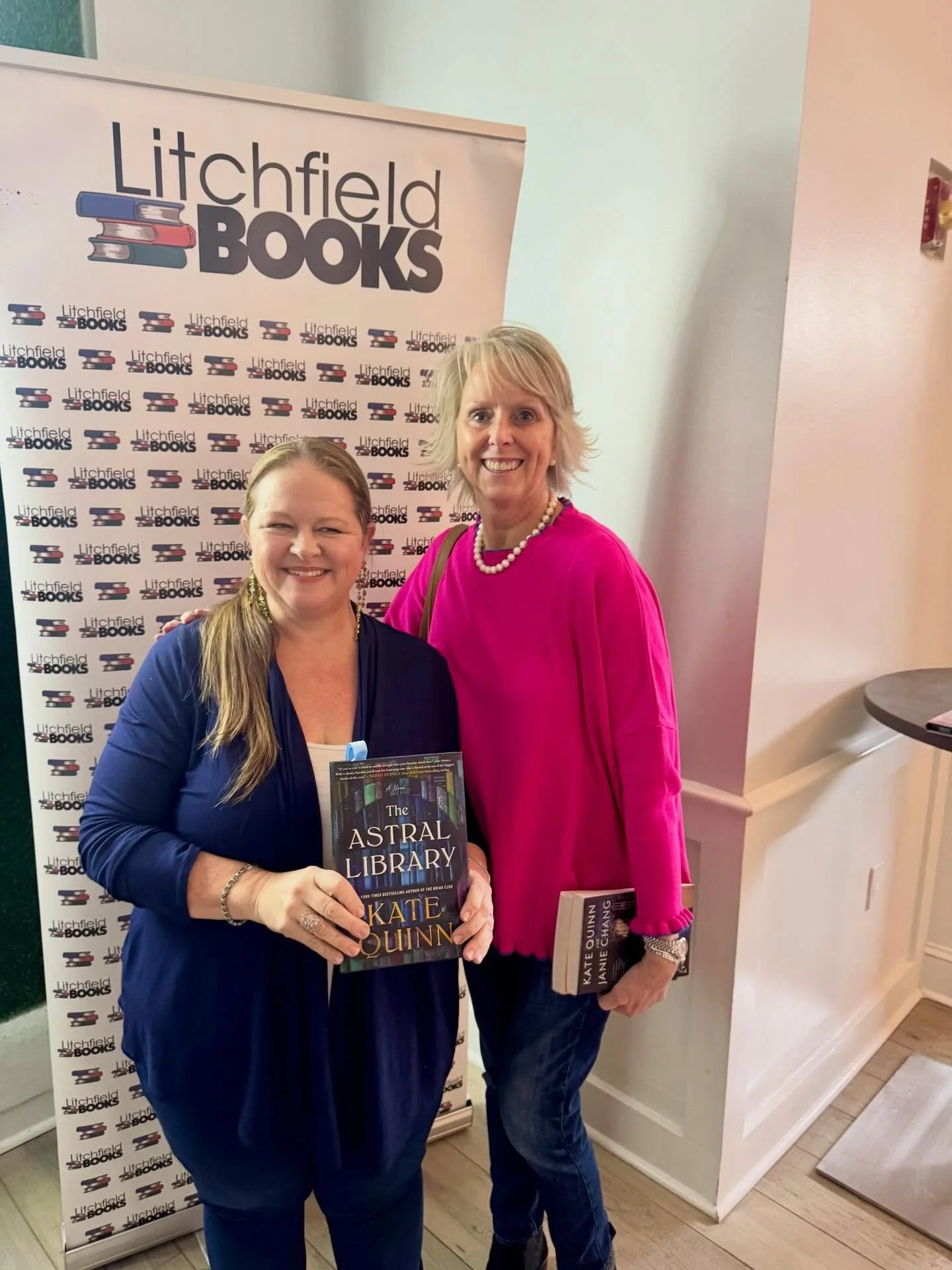 Met NY Times Best Selling Author @katequinn5975  today at an author's luncheon hosted by @litchfieldbooks . 

CONGRATS ON HITTING THE #newyorktimesbestseller LIST TODAY WITH YOUR BRAND NEW FANTASY NOVEL! 📚👑

Kate is one of my fave authors! It was s