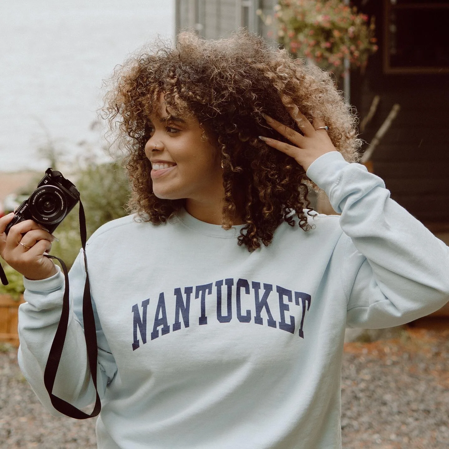 Oh, look! it&rsquo;s me in front of the camera for once🤗

I feel like I barely show my face on here which I&rsquo;m trying to change. I want you all to not only be familiar with my work, but also with me! 

So now occasionally you&rsquo;ll see a lit