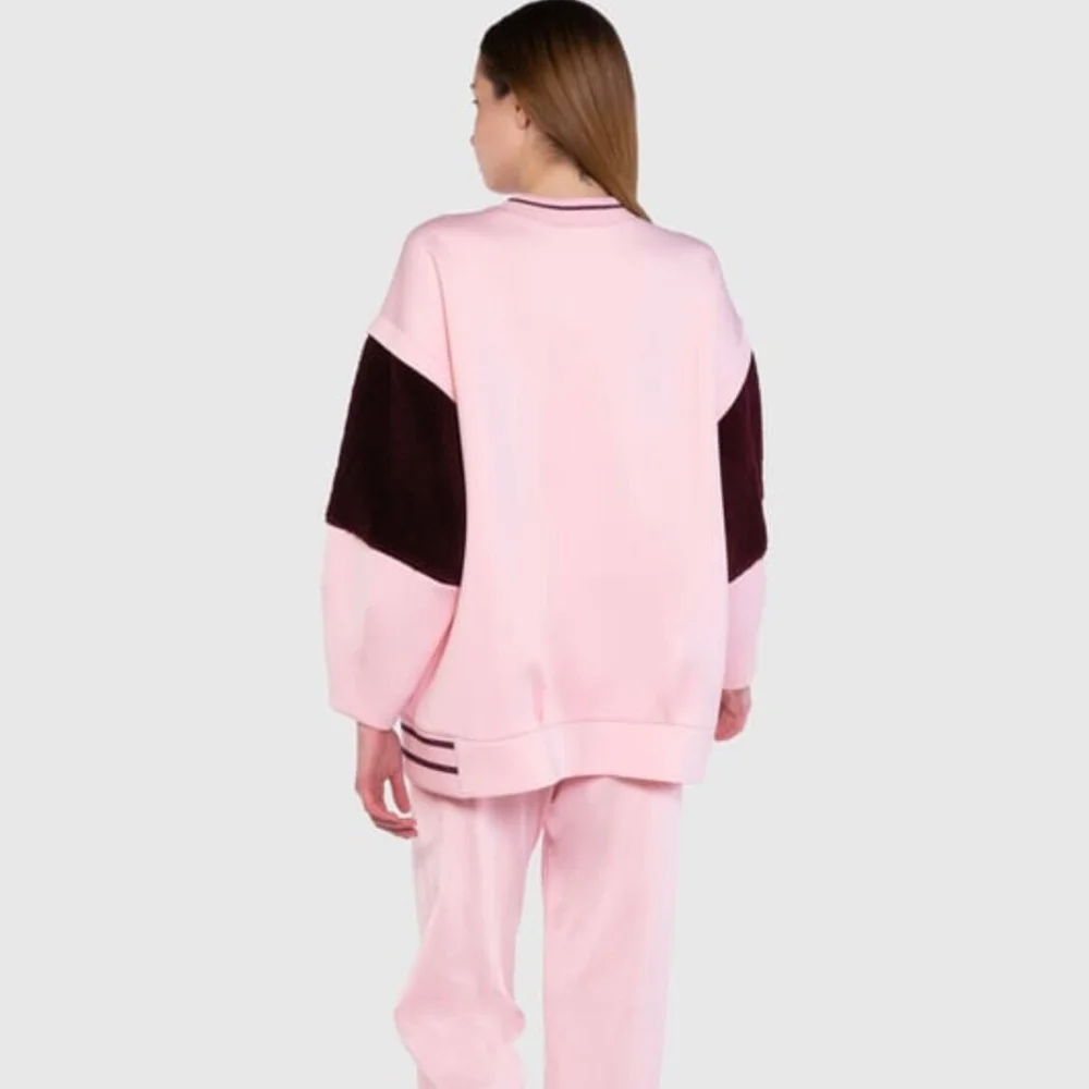 ◇PRENDA◇ PRENDA LOGO TAPE APPLIQUE SWEATSHIRTS DEELA PINK Standard Label Embroidered Privacy Please Hoodie Pink – Shop