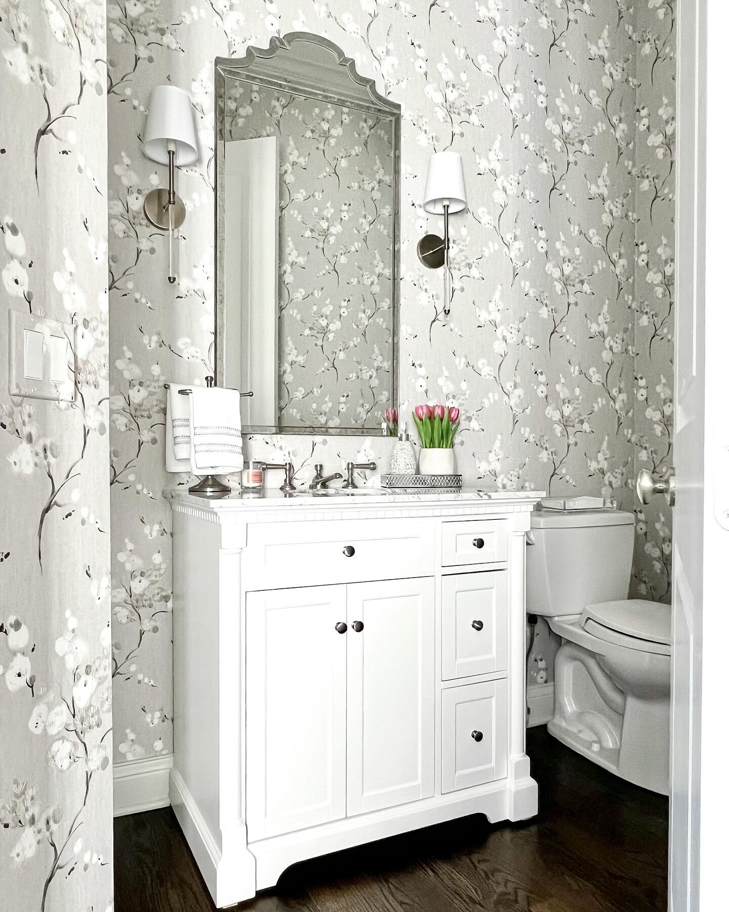 Spring is in the air! Swipe to see how we brought this powder room out of hibernation 🌷  #SDMilstoneMakeover @steffanie_danby_interiors 
.
.
.
#bathroomsofinstagram #bathroomdecor #bathroommakeover #wallpaper #fabricut #roommakeover #beforeandafterd